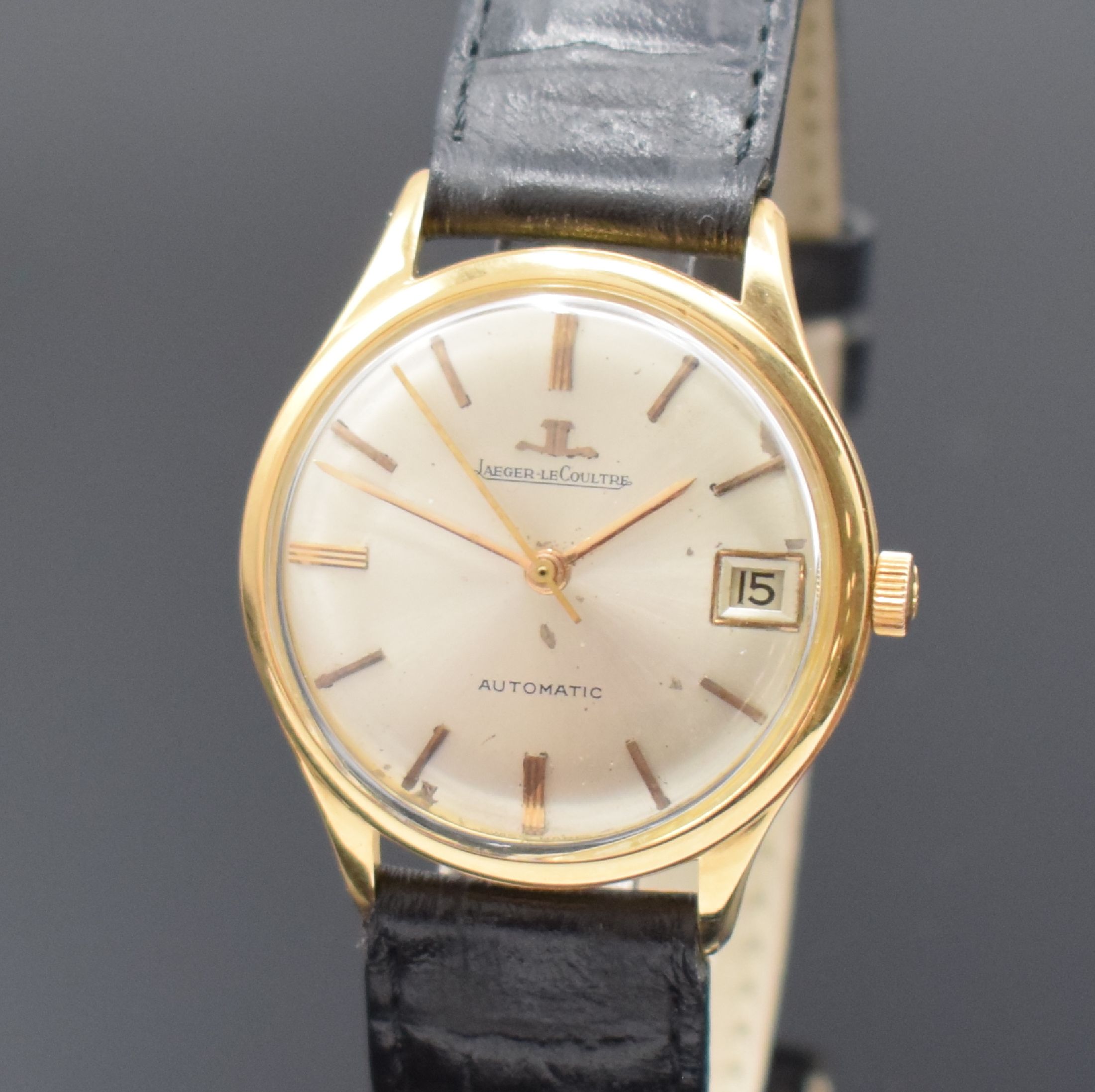 Detail a: Jaeger-LeCoultre Armbanduhr in RG 750/000, Automatik, Schweiz um 1960, Boden verschr., silb. Zifferbl. m. aufgel. Indizes altersbed. fl., Anz. v. ...