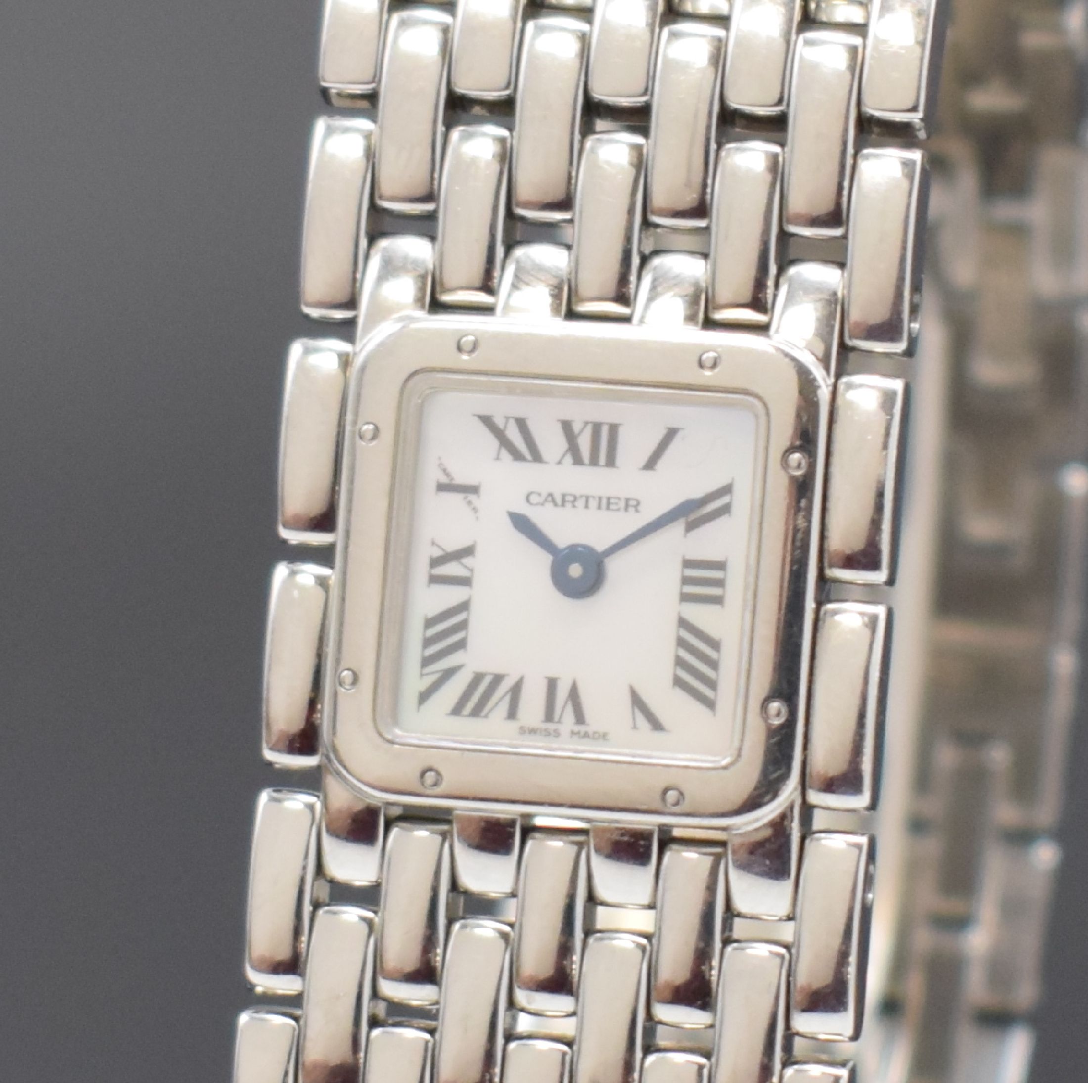 Detail a: CARTIER Panthere Manchette Ruban Damenuhr in Stahl, Schweiz um 2000, quartz, 9-reihiges feines Gliederband m. Doppelfaltschl., darin einges. ...