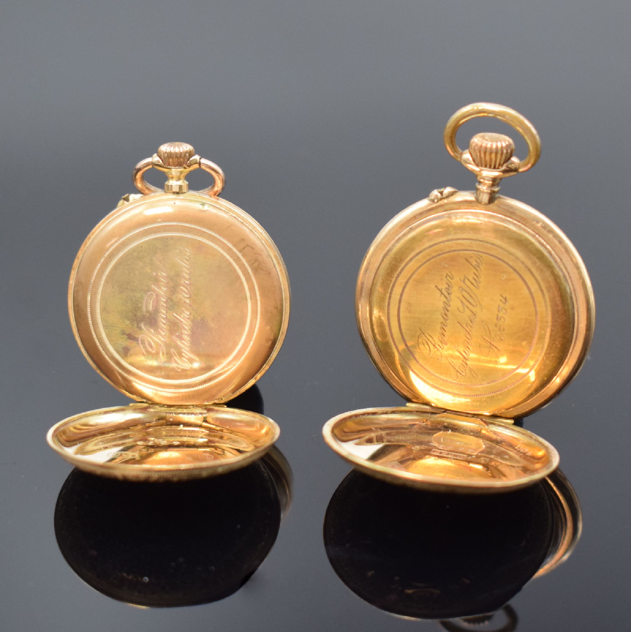 Detail c: 2 offene Damentaschenuhren in RG 585/000, Schweiz um 1890, vollgrav. Geh. teilw. emailliert, Emailzifferblätter, 1 x m. blauen arab. Zahlen, gold. ...