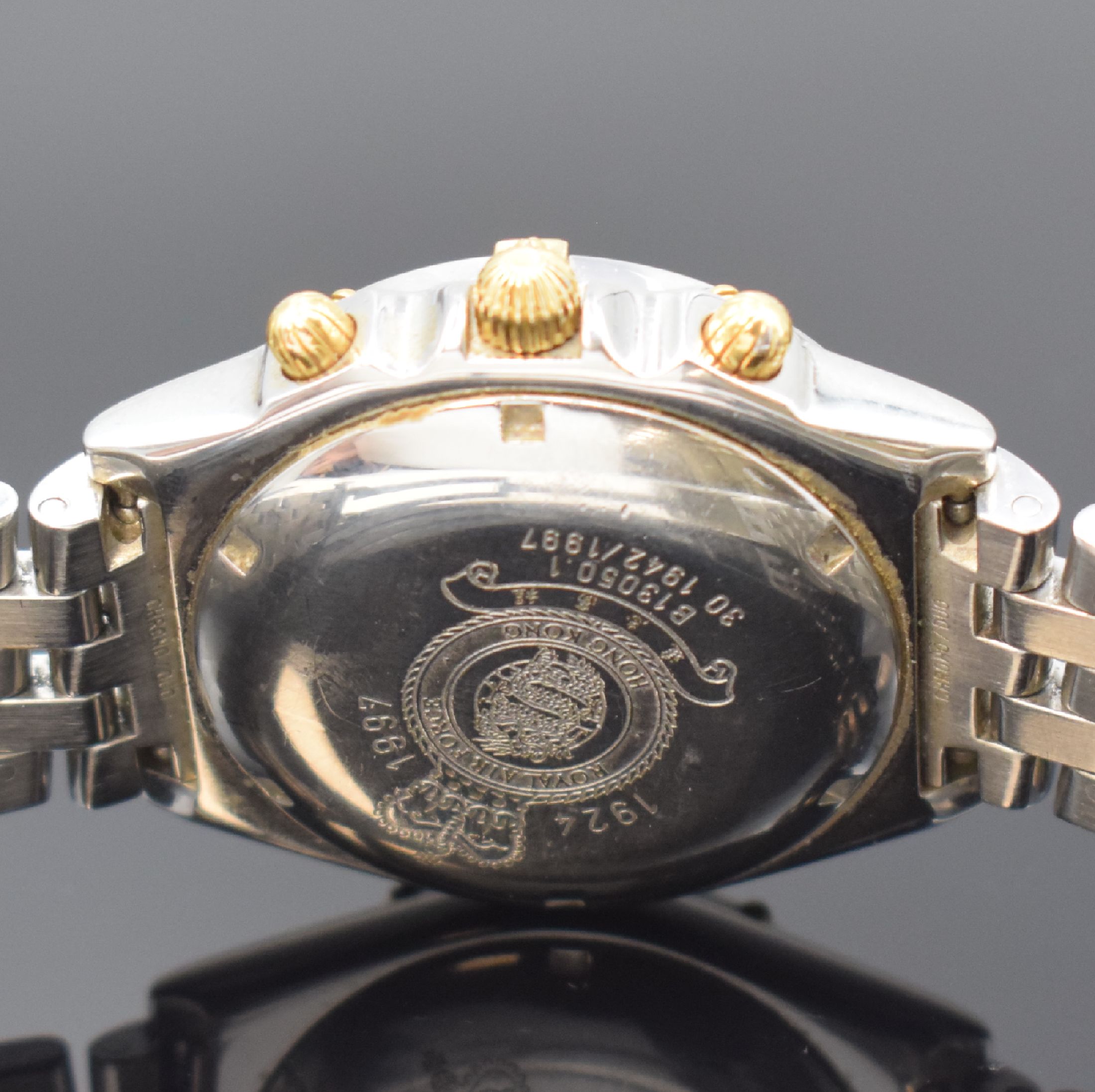 Detail d: BREITLING Chronomat limitiertes Sondermodell Royal Air Force Hong Kong, Schweiz um 1997, Automatik, verschr. Stahlgeh. am orig. Pilotband, Boden m. ...