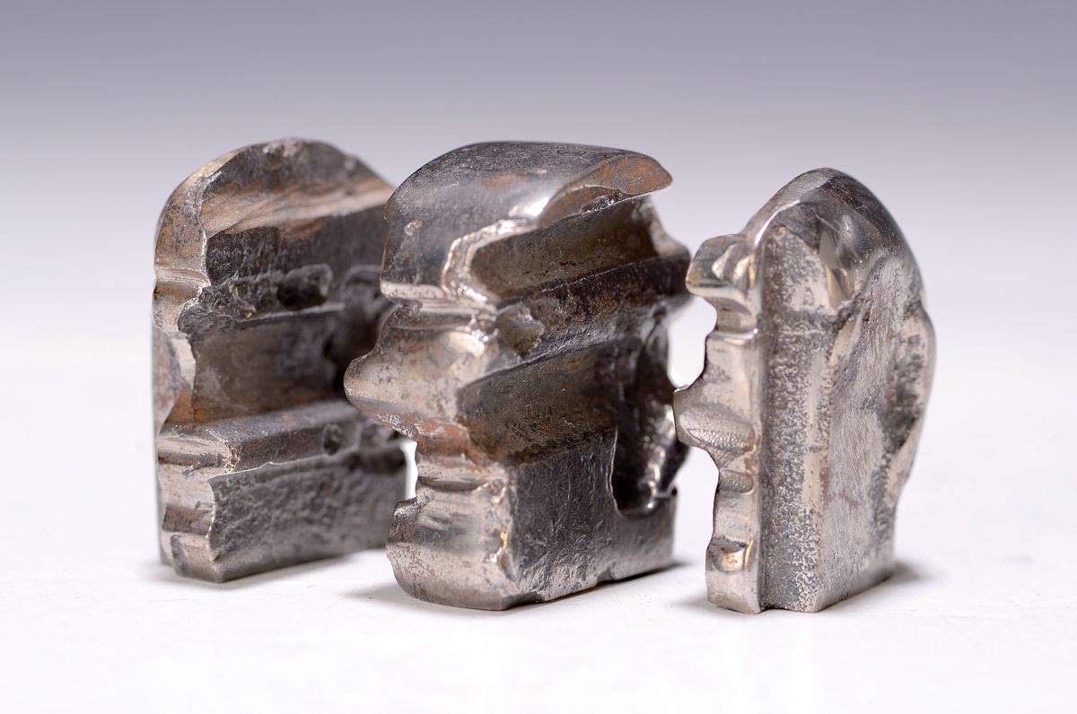 Helmut Lander, 1924-2013, zwei Köpfe, je dreiteilig, dat., ca. 3x3 cm und 12x12 cm