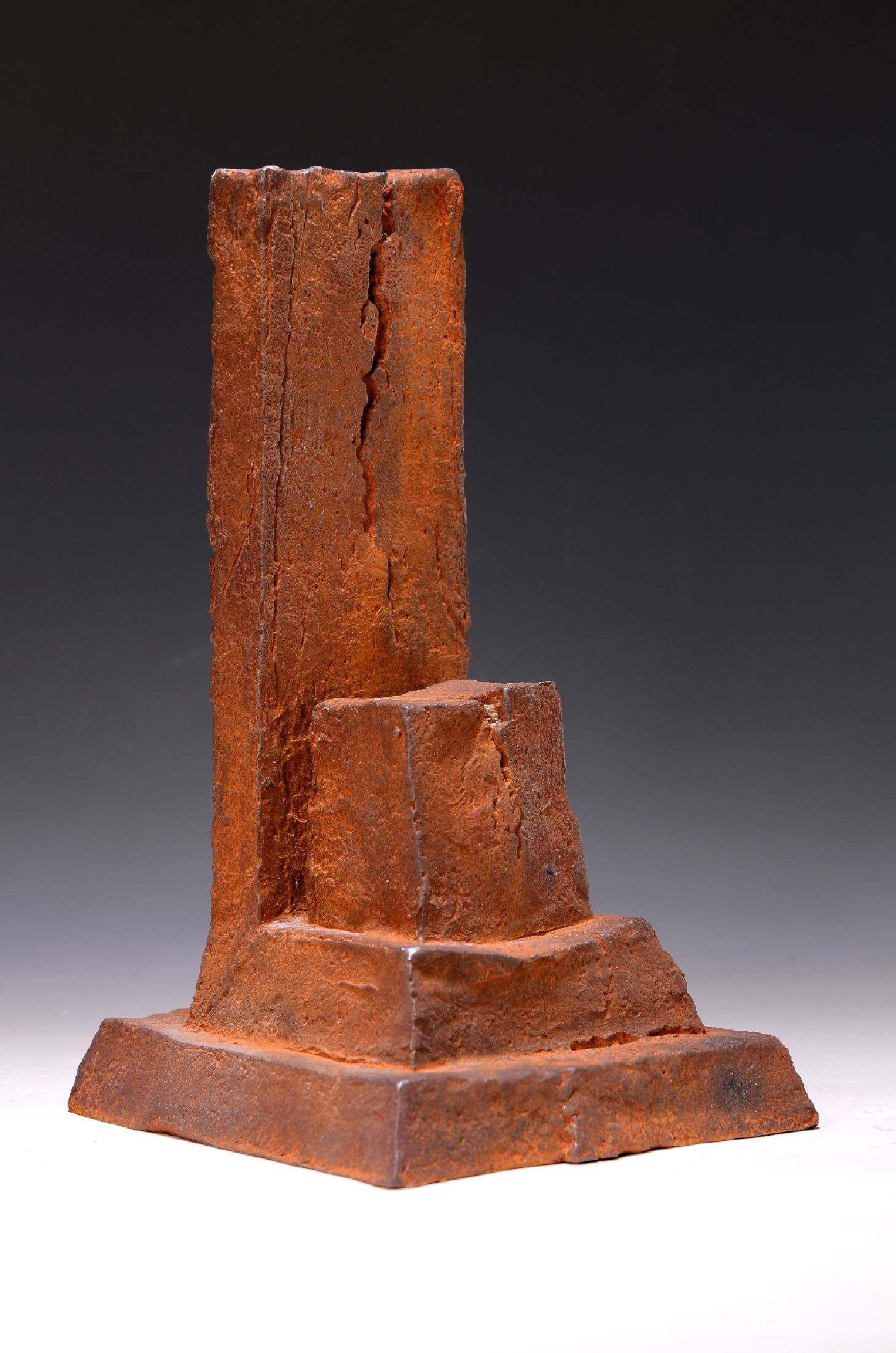Volker Brüggemann, geb. 1942 in Viersen, Stuhl I, Eisenskulptur von 2000, ca. 31x18 cm