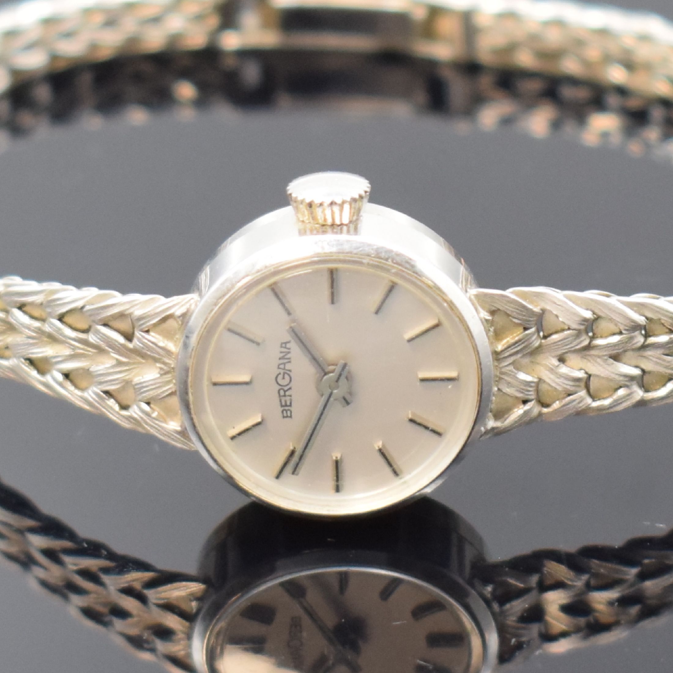 Detail a: BERGANA Damenarmbanduhr in WG 585/000, Schweiz um 1975, Handaufzug, Boden aufgedr., silb. Zifferbl. m. aufges. Std.-Ind., silb. Zeiger, Kal. AS 1977, ...