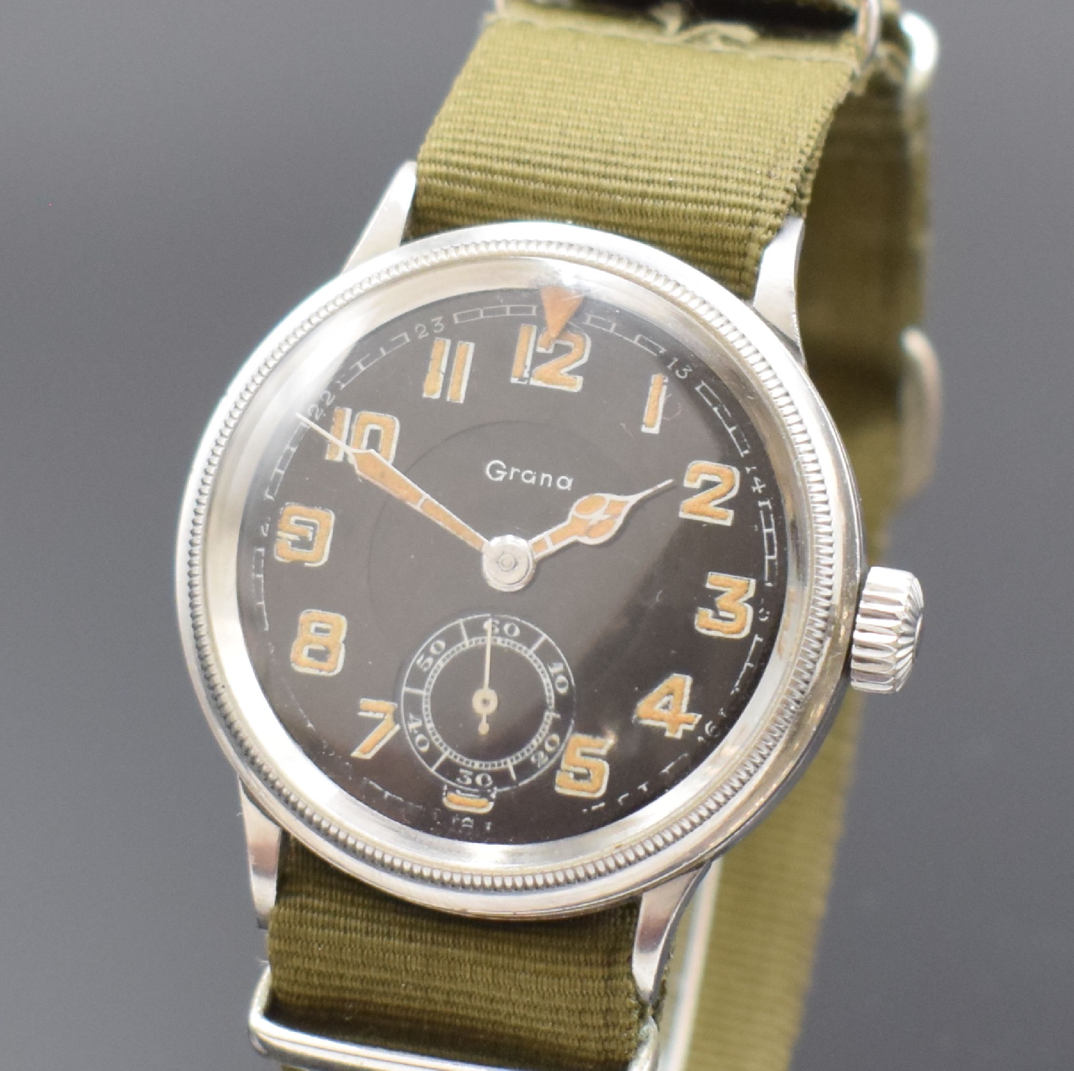 Detail a: GRANA Mk IX extrem seltene Fliegeruhr in Stahl, Schweiz um 1940, Handaufzug, beids. verschraubtes Geh., Riffel-Drehlünette m. innen-liegender ...
