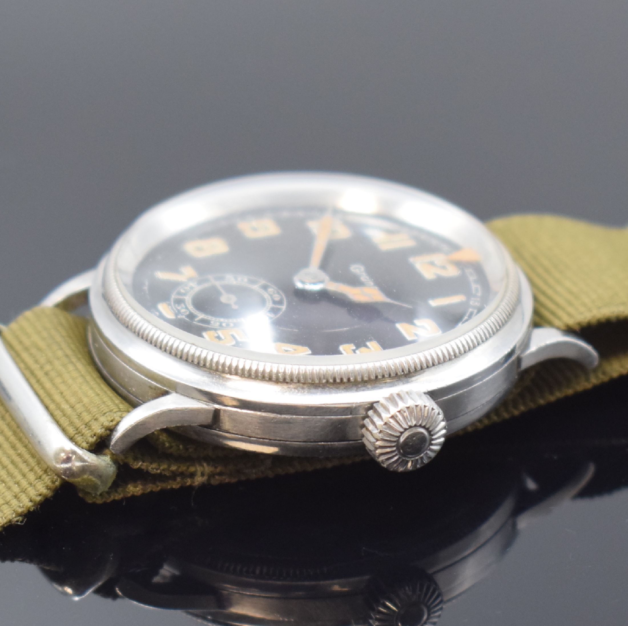Detail b: GRANA Mk IX extrem seltene Fliegeruhr in Stahl, Schweiz um 1940, Handaufzug, beids. verschraubtes Geh., Riffel-Drehlünette m. innen-liegender ...