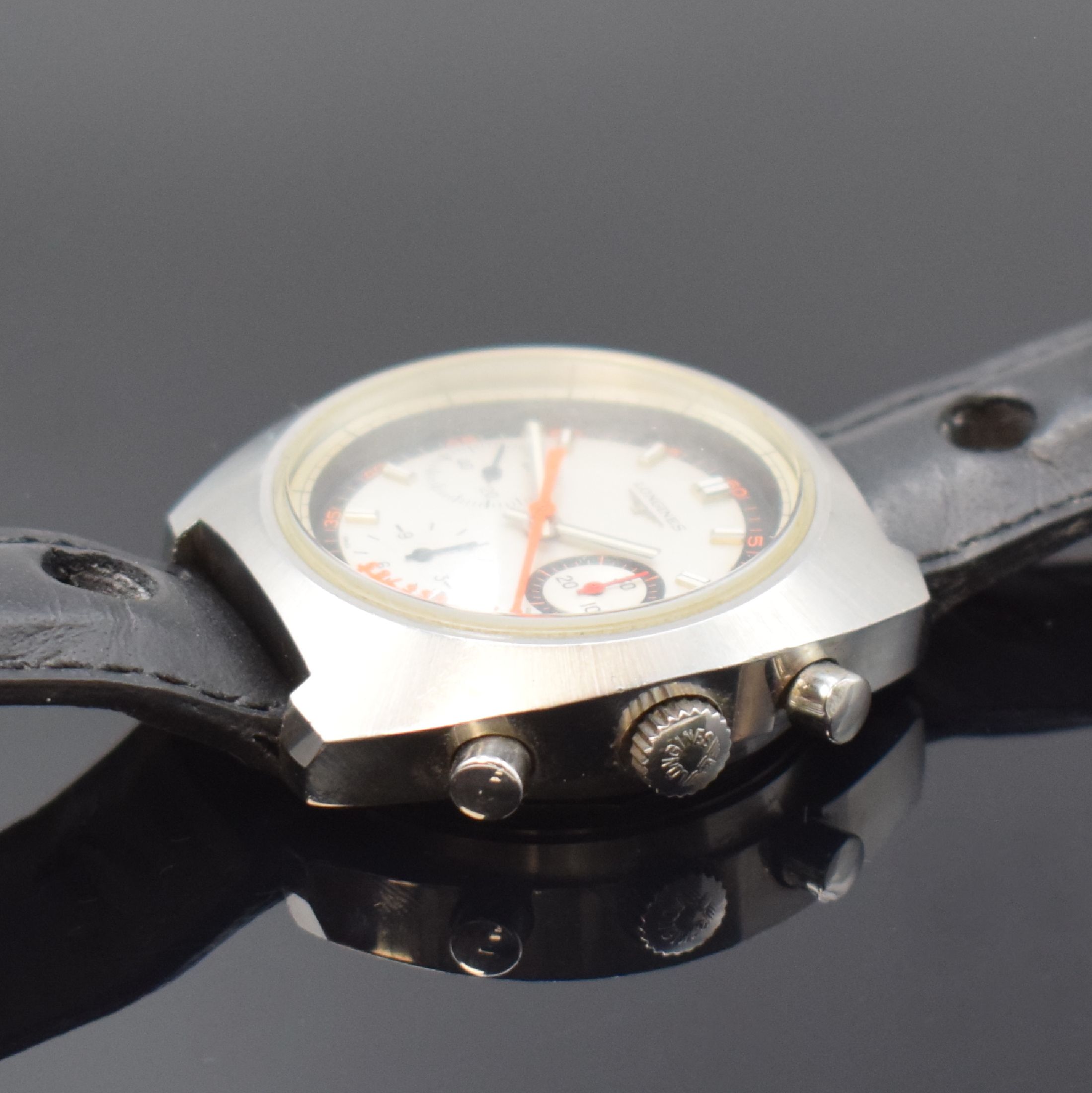 Detail b: LONGINES Schaltradchronograph mit Nonius- Zeiger Referenz 8271/1 in Stahl, Schweiz um 1975, Handaufzug, verschr. Geh., orig. Krone, silb. Zifferbl. ...