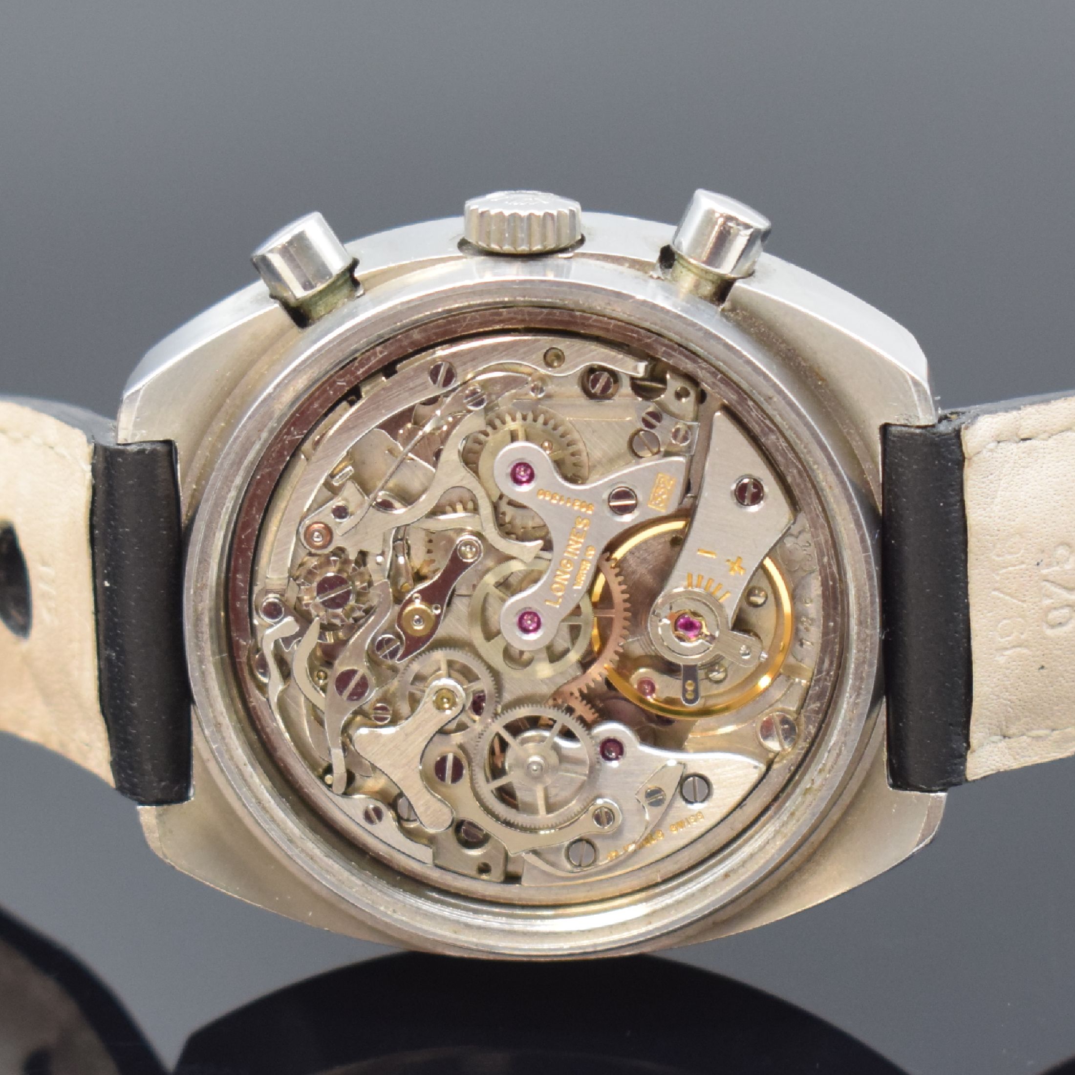 Detail d: LONGINES Schaltradchronograph mit Nonius- Zeiger Referenz 8271/1 in Stahl, Schweiz um 1975, Handaufzug, verschr. Geh., orig. Krone, silb. Zifferbl. ...