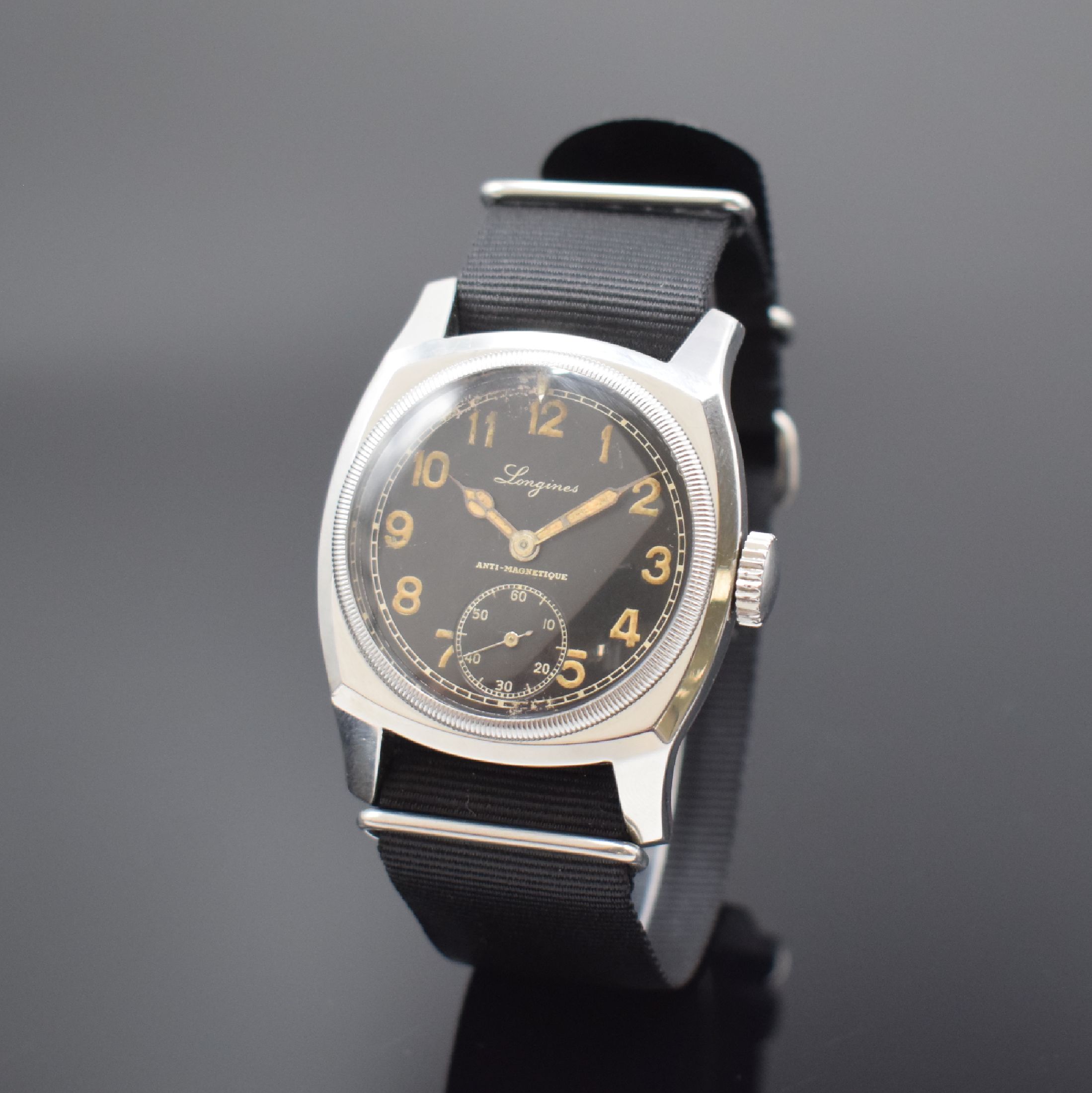 LONGINES Fliegeruhr des tschechischen Militärs in Stahl Referenz 23313, Schweiz um 1946, Handaufzug, großes Carré-Cambré Geh., Boden m. ...