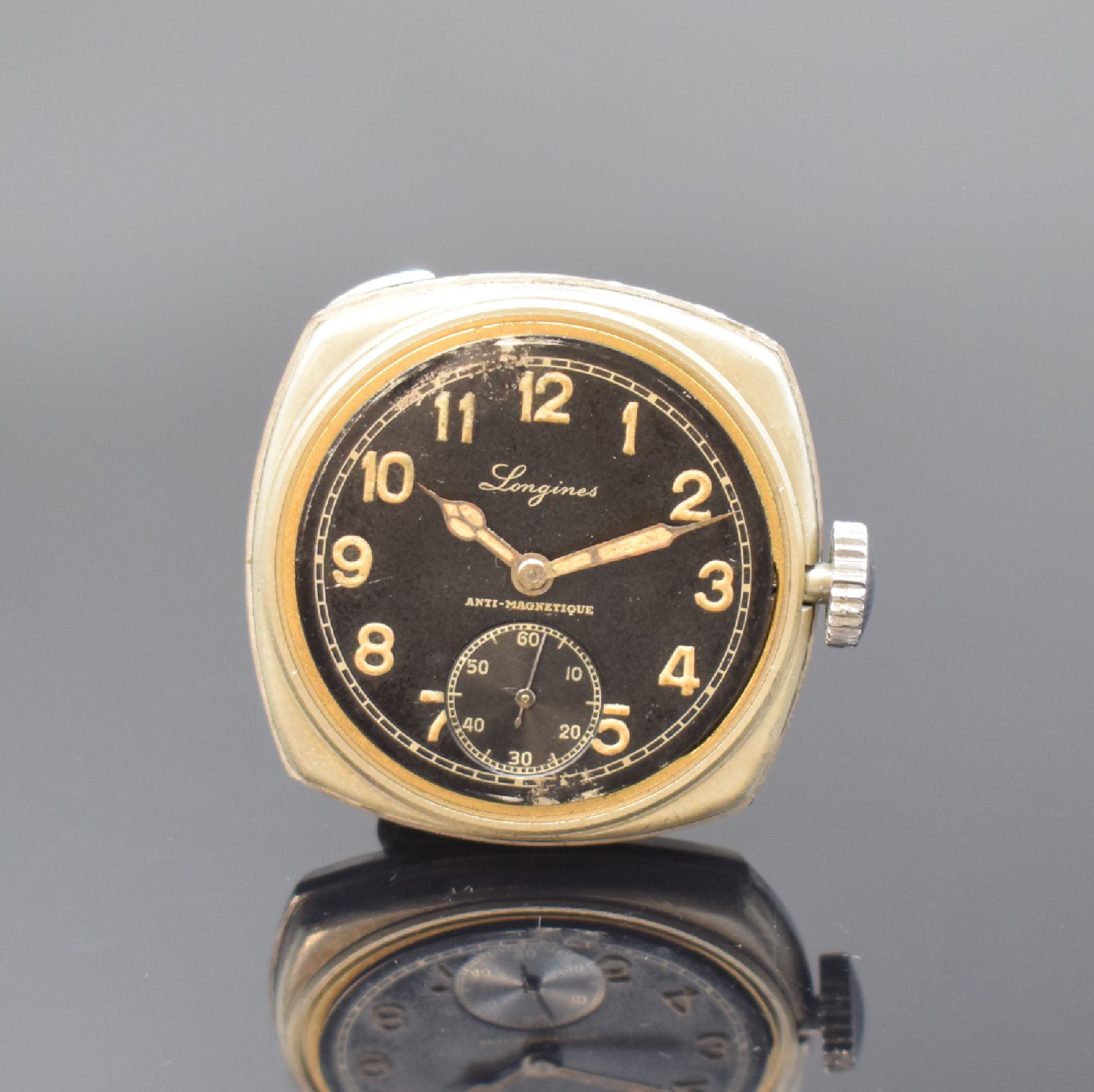 Detail d: LONGINES Fliegeruhr des tschechischen Militärs in Stahl Referenz 23313, Schweiz um 1946, Handaufzug, großes Carré-Cambré Geh., Boden m. ...