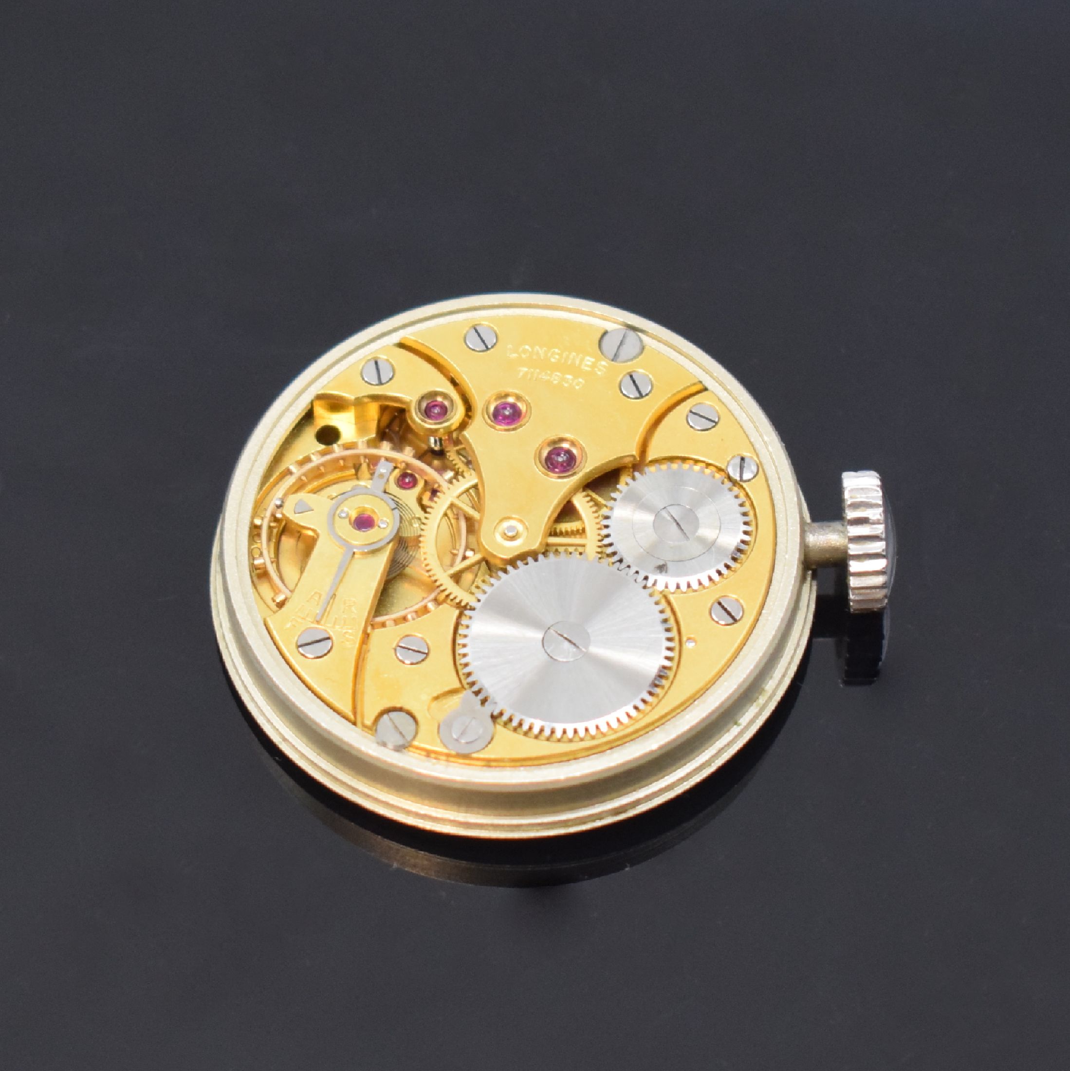 Detail e: LONGINES Fliegeruhr des tschechischen Militärs in Stahl Referenz 23313, Schweiz um 1946, Handaufzug, großes Carré-Cambré Geh., Boden m. ...