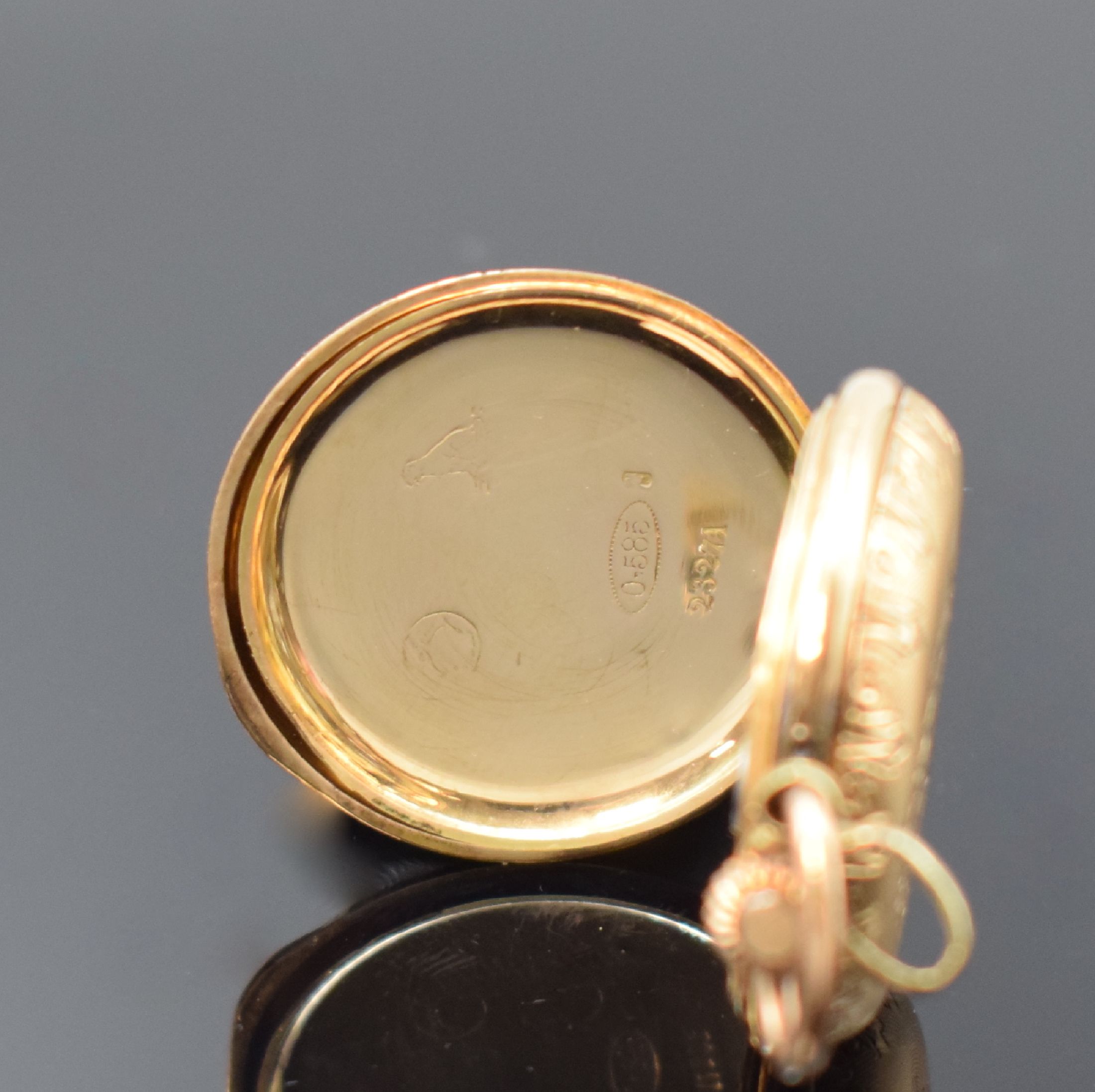 Detail f: Savonette Damentaschenuhr in GG 585/000, Schweiz um 1900, guill. 3-Deckel Goldgeh., im Zentrum und an den Rändern floral grav., Emailzifferbl., ...