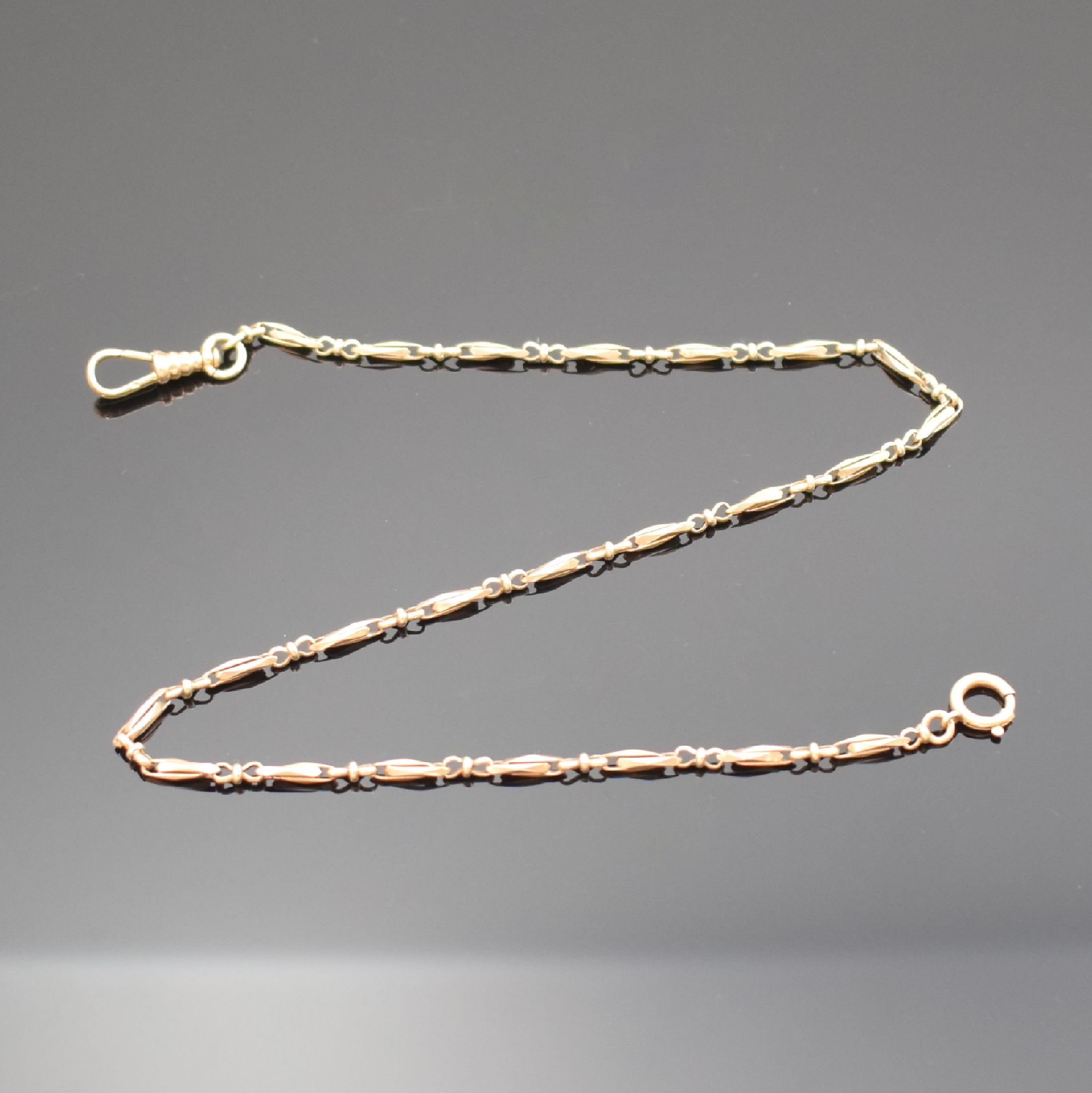 Taschenuhrkette in RG 585/000, um 1920, Karabiner u. Federring, Nutzsp., L. ca. 38,5 cm, Gew. ca. 11g, in gebrauchsfähigem Zustand