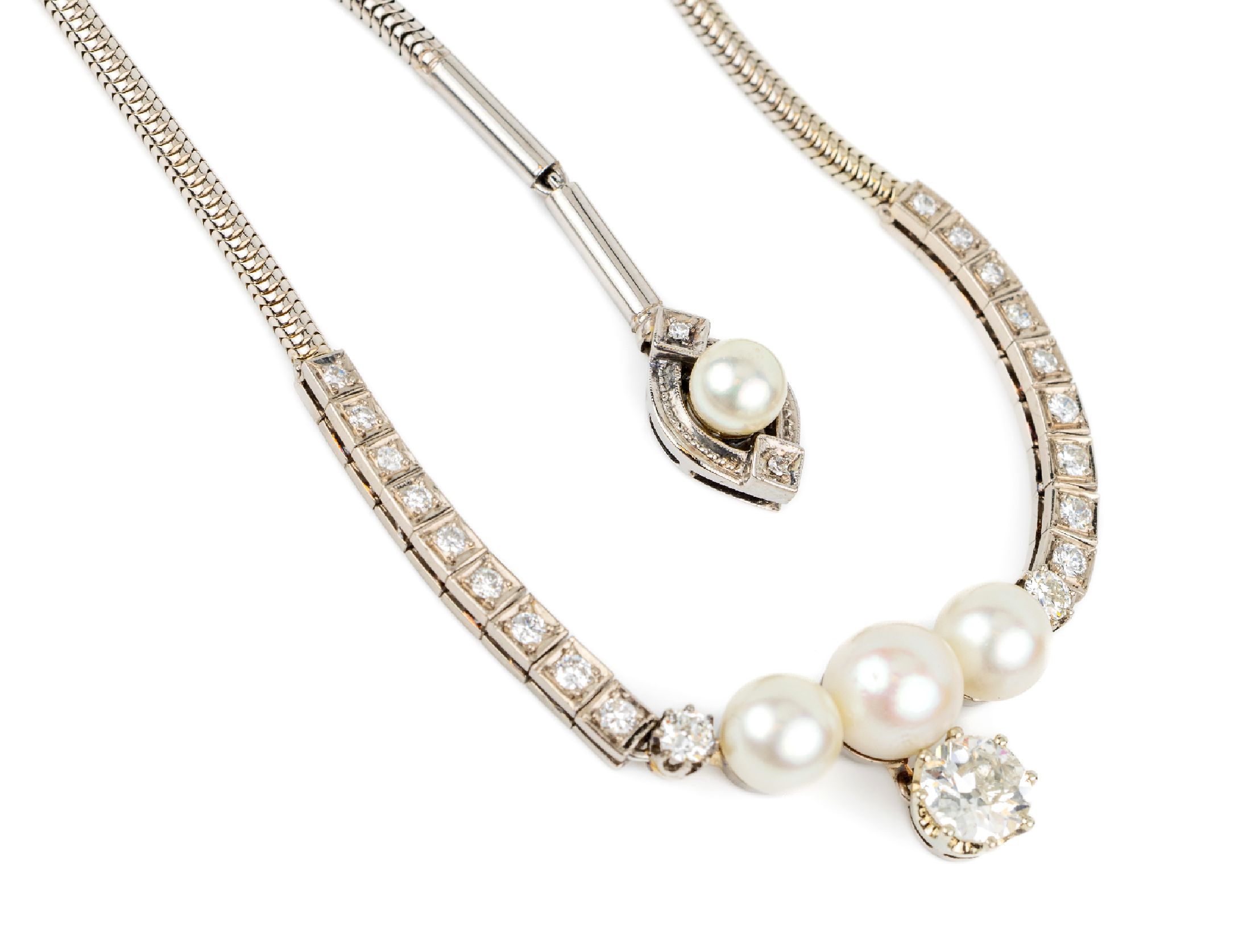 18 kt Gold Diamant-Zuchtperl-Collier, WG 750/000, 1 Altschliff-Diamant ca. 1.50 ct l.get.Weiß/p1, 18 Brillanten und 2 8/8-Diam. zus. ca. 0.90 ct ...