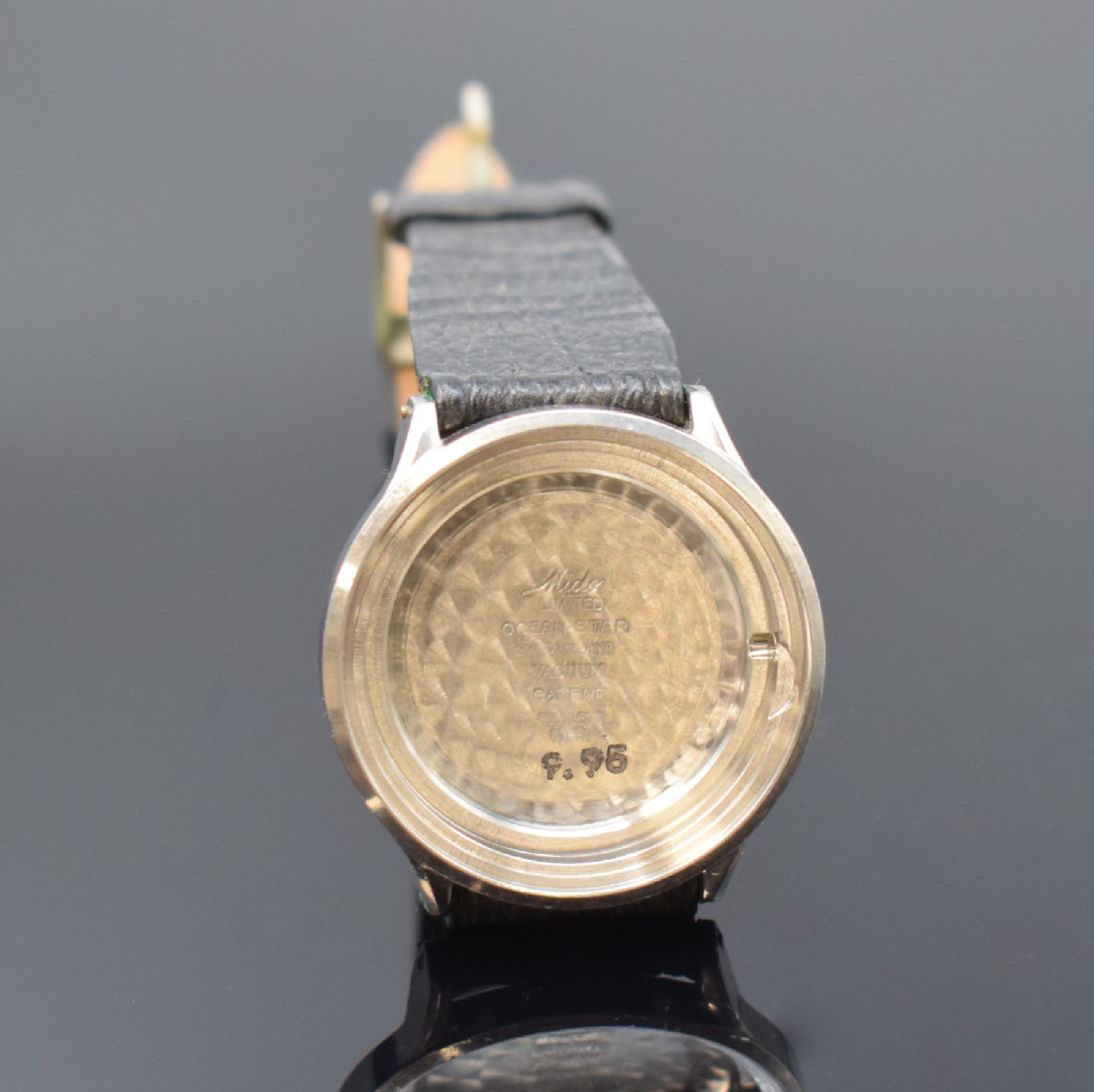 Detail d: MIDO Ocean Star Datoday Herrenarmbanduhr Referenz 5059 in Stahl, Schweiz um 1970, Automatik, Monocoque-Geh., orig. Glas u. Krone, silb. Zifferbl., ...