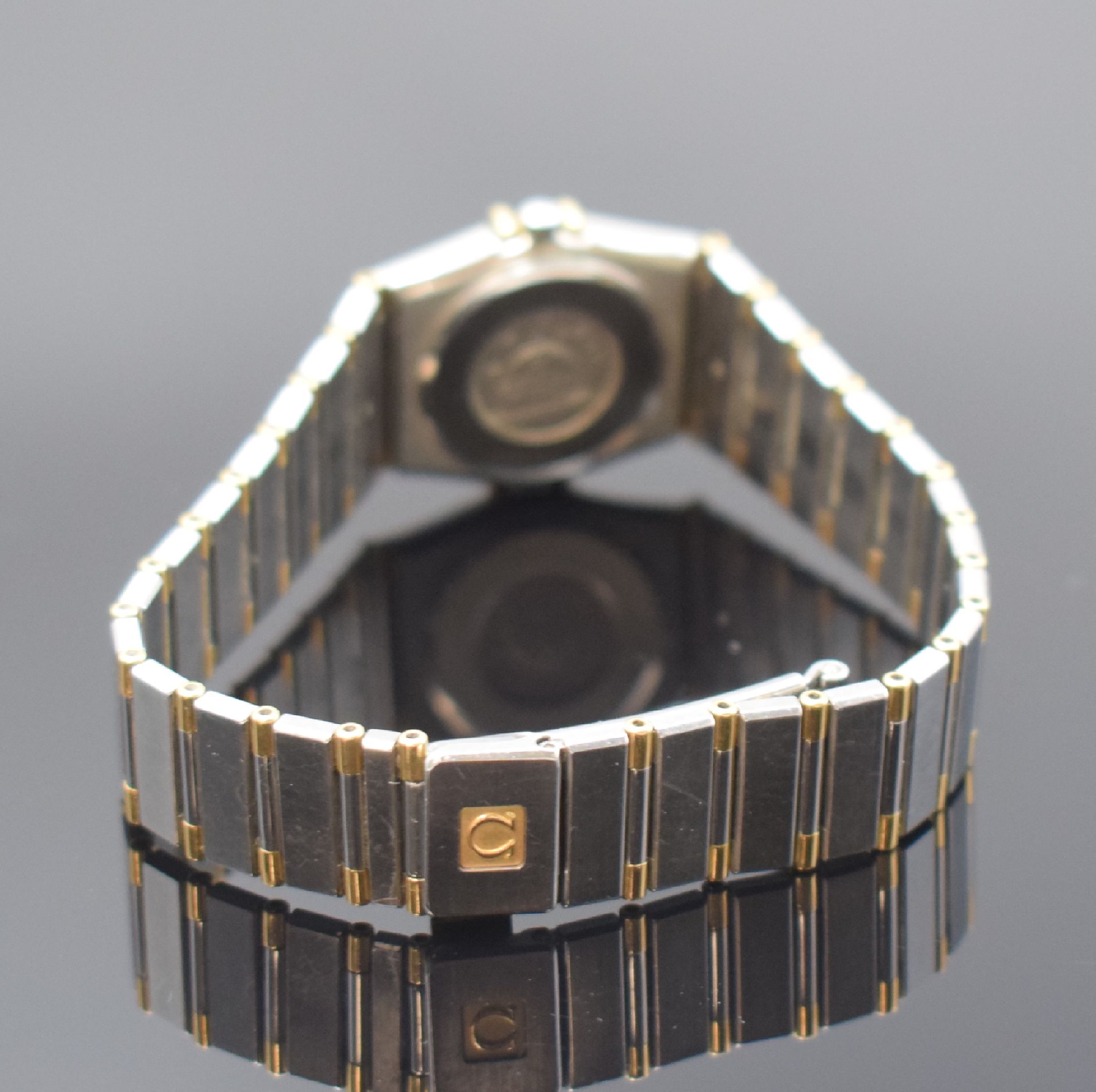 Detail b: OMEGA Constellation Damenarmbanduhr in Stahl/ Gold Referenz 795.1080, Schweiz um 1990, quarz, gedr. Geh., integriertes orig. Band, Goldlünette m. ...