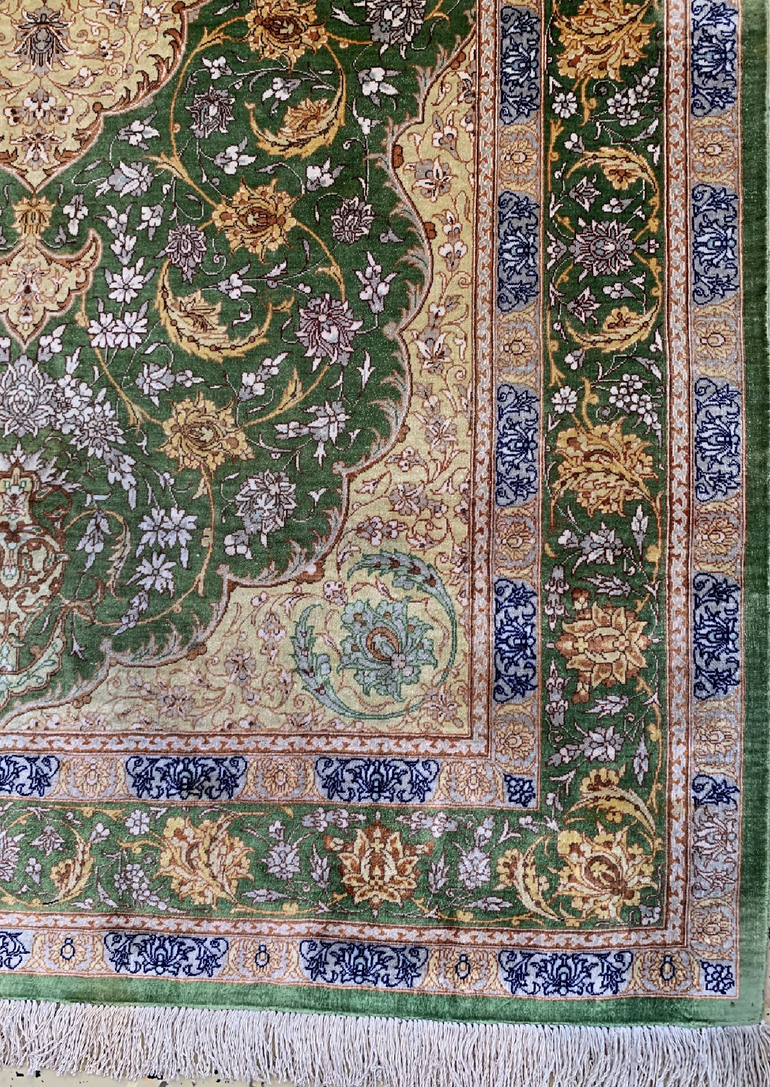 Detail a: Ghom Seide fein, signiert, Persien, ca. 50 Jahre, reine Naturseide, ca. 151 x 100 cm, ca.1,0 Mio. Kn/qm, gereinigt, EHZ: 1-2.