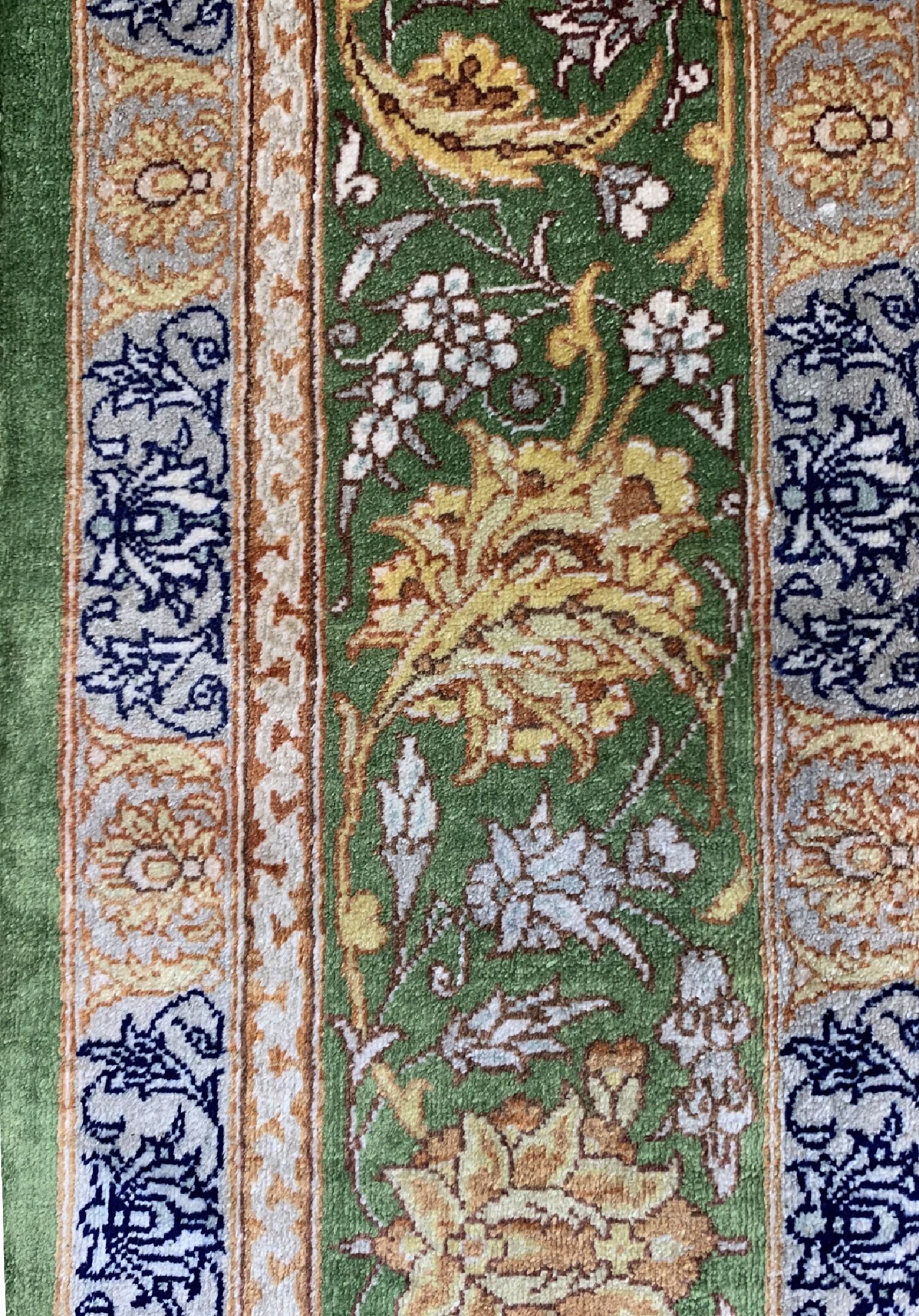 Detail c: Ghom Seide fein, signiert, Persien, ca. 50 Jahre, reine Naturseide, ca. 151 x 100 cm, ca.1,0 Mio. Kn/qm, gereinigt, EHZ: 1-2.