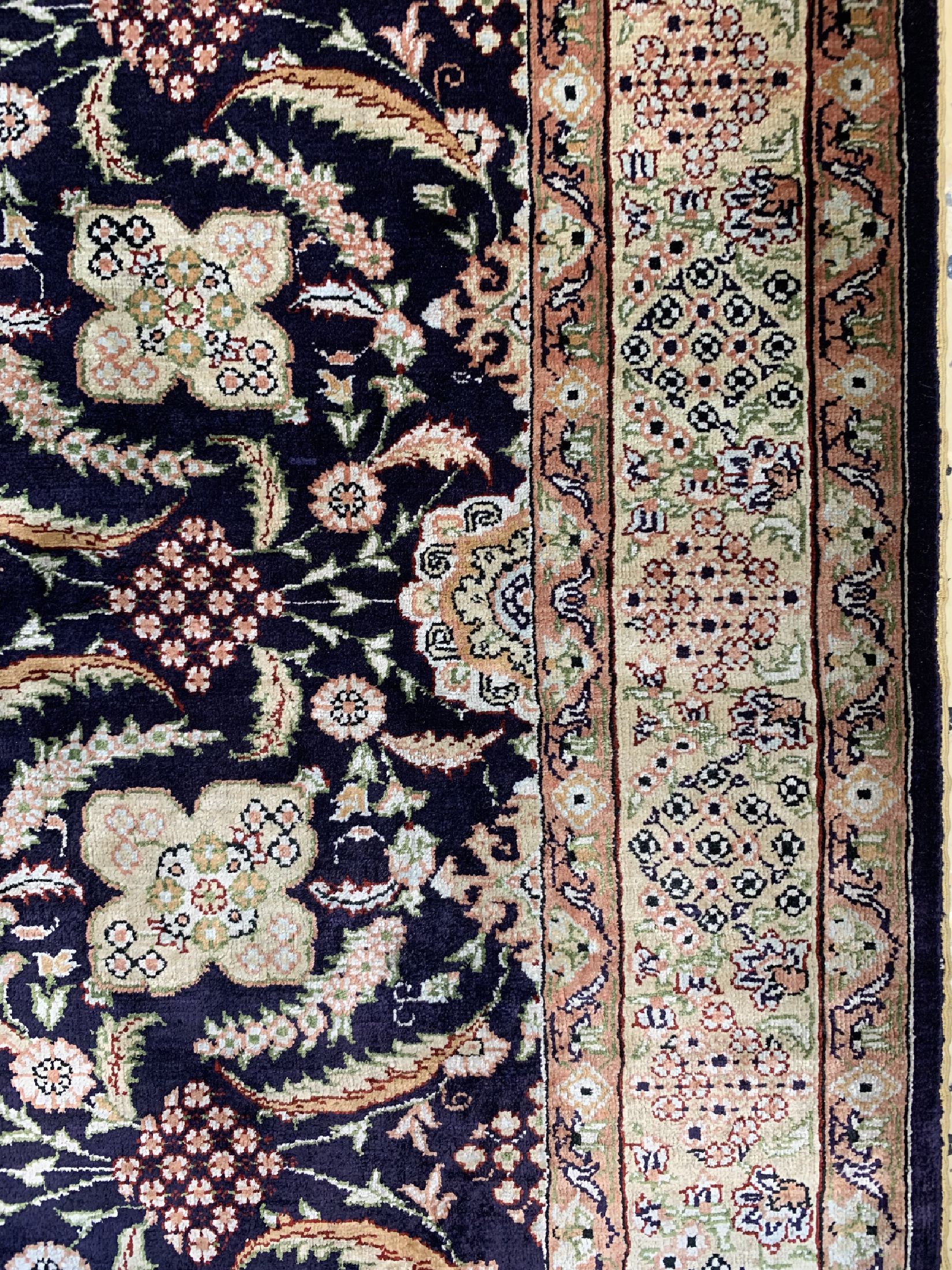 Detail a: Hereke Seide fein signiert, Türkei, ca. 50 Jahre, reine Naturseide, ca. 93 x 62 cm, EHZ: 1-2