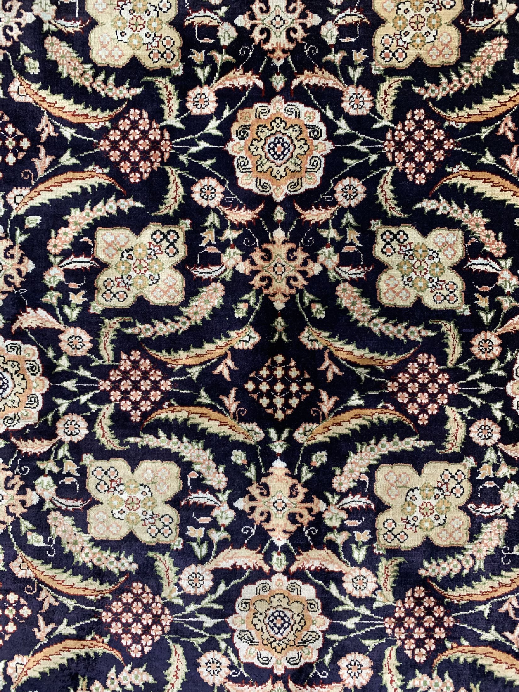 Detail b: Hereke Seide fein signiert, Türkei, ca. 50 Jahre, reine Naturseide, ca. 93 x 62 cm, EHZ: 1-2