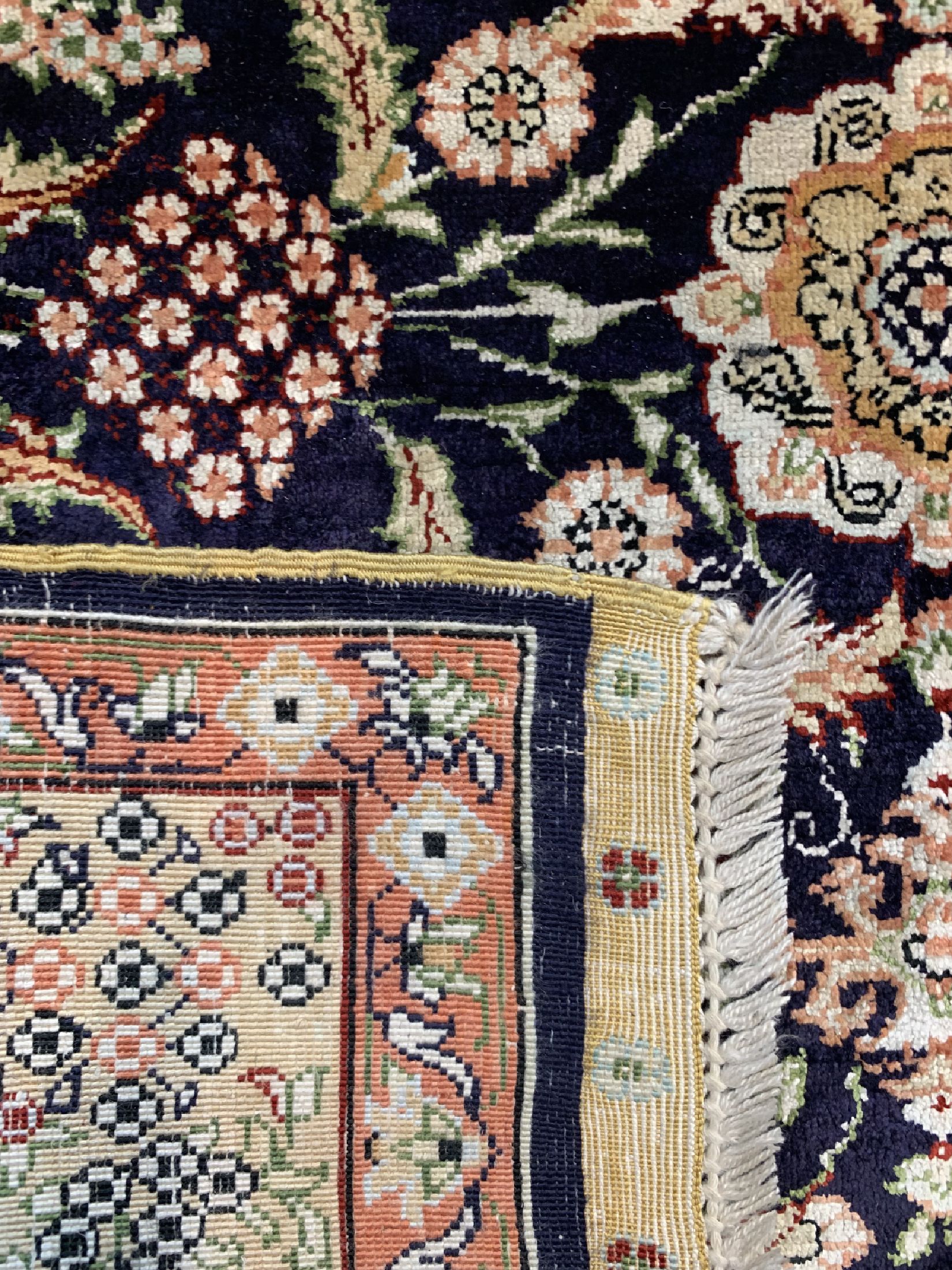 Detail d: Hereke Seide fein signiert, Türkei, ca. 50 Jahre, reine Naturseide, ca. 93 x 62 cm, EHZ: 1-2