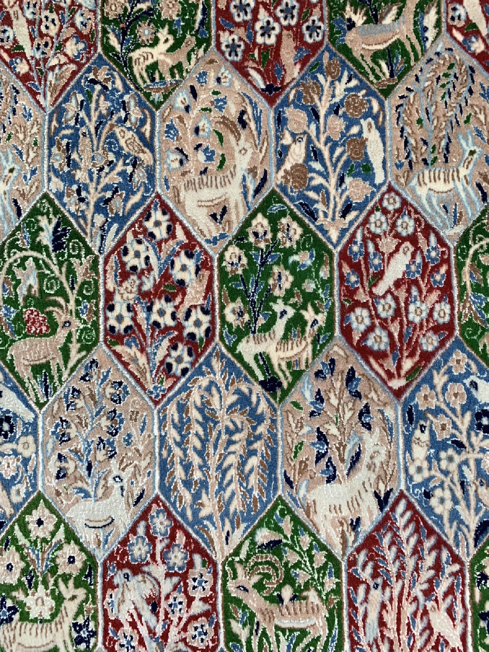 Detail b: Nain fein(9 La), Persien, um 1960, Korkwolle mit Seide, ca. 315 x 205 cm, ca. 500.000 Kn/qm, gereinigt, EHZ: 1-2