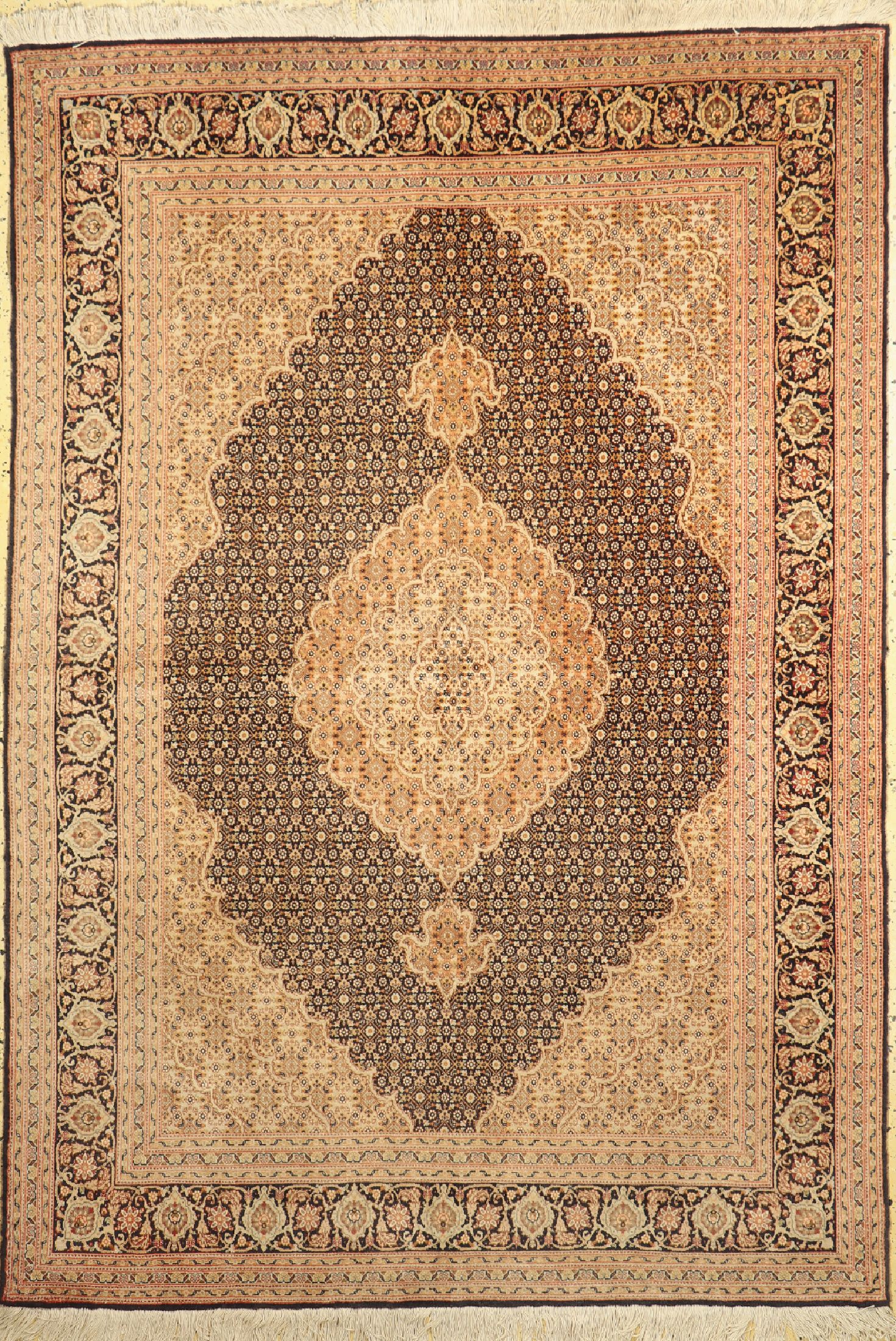 Täbriz fein(50 Raj), Persien, ca. 50 Jahre,Korkwolle mit Seide, ca. 220 x 152 cm, leicht verblasst, EHZ: 1-2