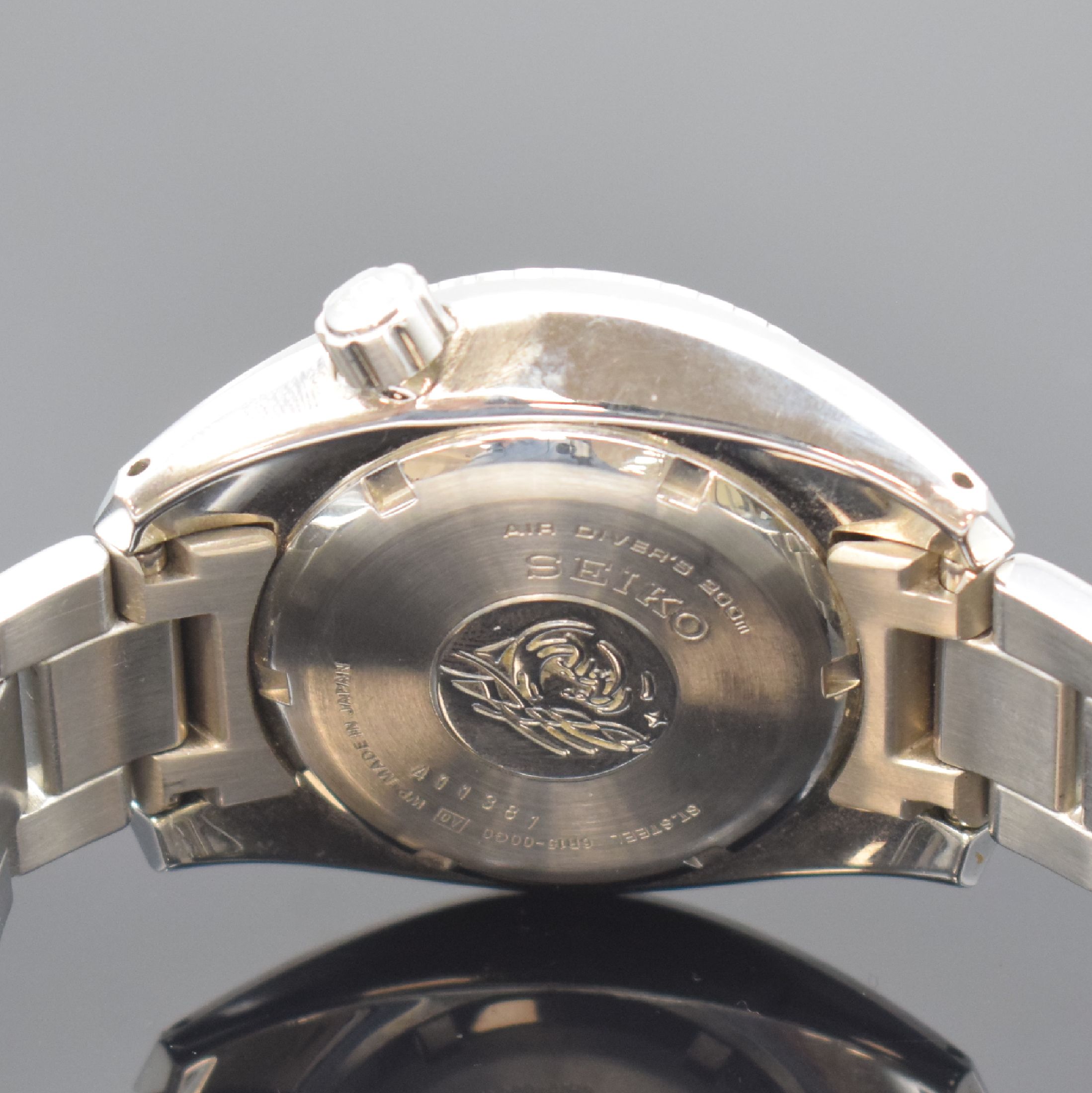 Detail d: SEIKO Scuba Automatic Taucheruhr in Stahl/ Stahlband, Japan um 2010, massives Geh. Ref. 6R15-00G0 am orig. Stahlband m. Faltschl., Boden u. Krone ...