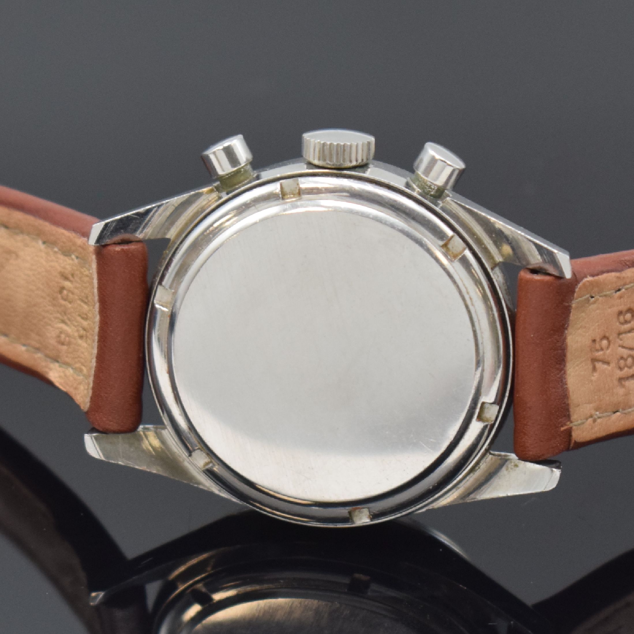 Detail d: HEUER Carrera seltener, legendäre Schaltradchronograph Referenz 2447, Handaufzug, Schweiz 1960er Jahre, Edelstahl, Boden geschr., silb. ...