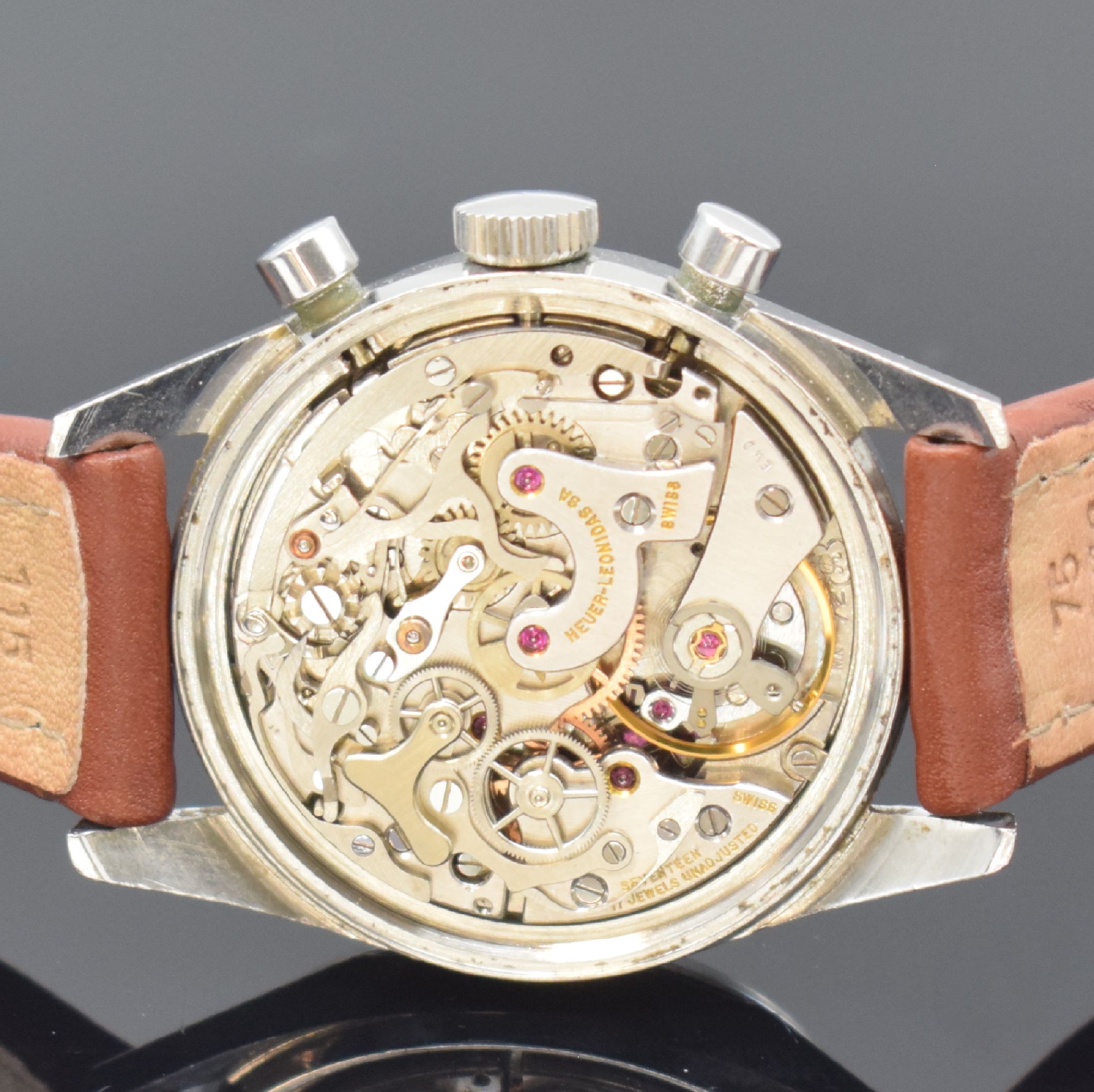 Detail e: HEUER Carrera seltener, legendäre Schaltradchronograph Referenz 2447, Handaufzug, Schweiz 1960er Jahre, Edelstahl, Boden geschr., silb. ...