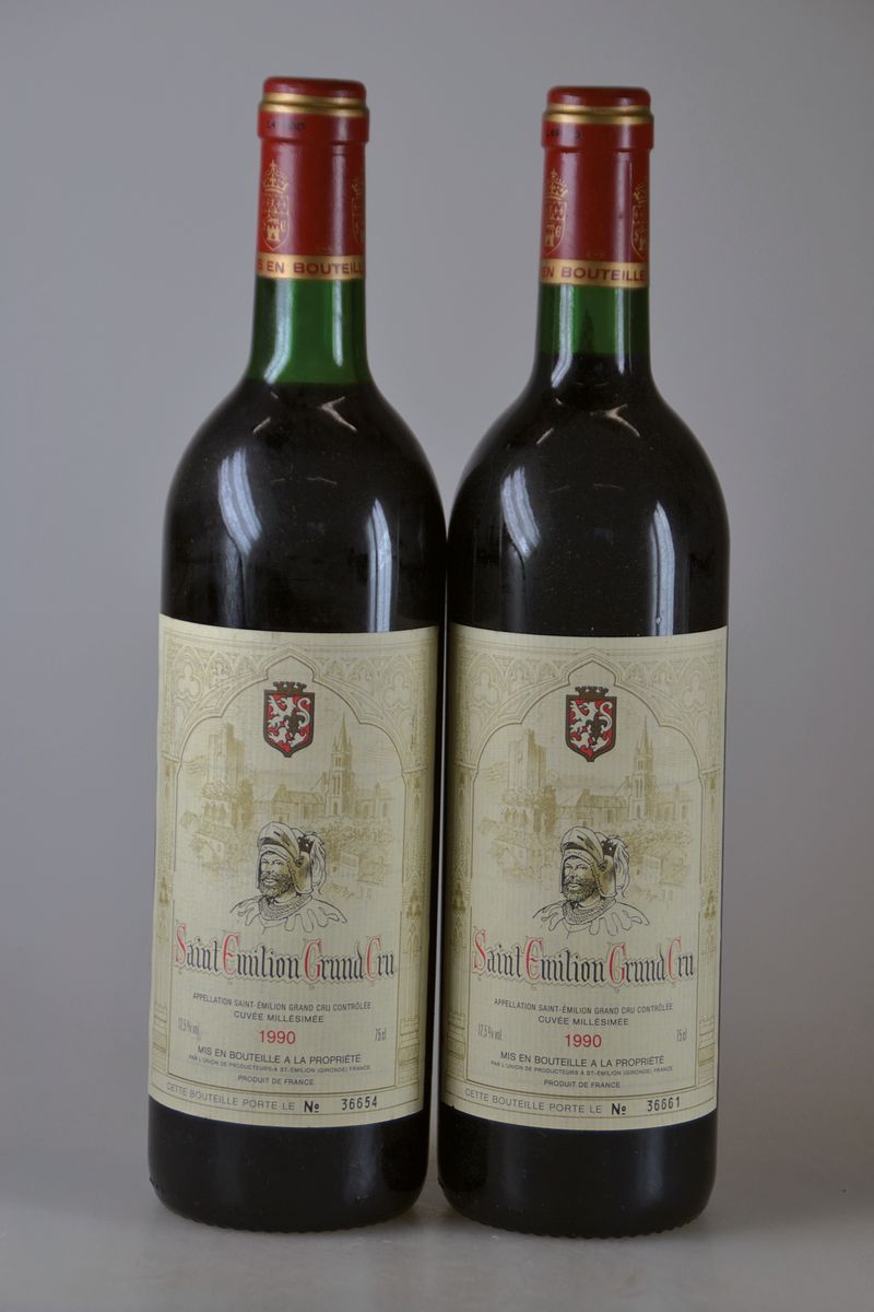 4 Flaschen 1990 Saint Emilion Grand Cru, CuveeMillisimee, Saint Emilion, je ca. 750ml, 12 ,5% Vol., mind. Upper Mid Shoulder