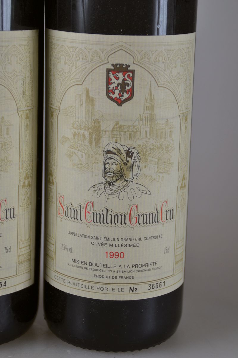 Detail a: 4 Flaschen 1990 Saint Emilion Grand Cru, CuveeMillisimee, Saint Emilion, je ca. 750ml, 12 ,5% Vol., mind. Upper Mid Shoulder