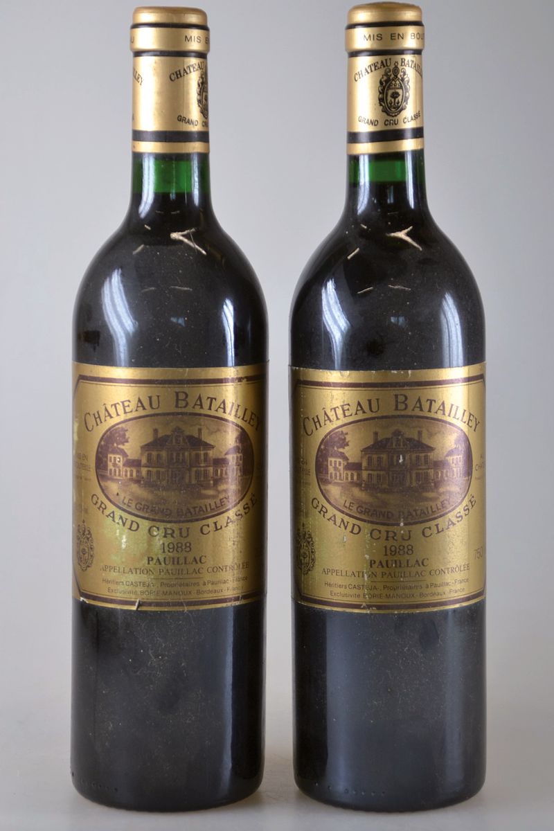 2 Flaschen 1988 Chateau Batailley, Pauillac,je ca. 750ml, 12,5% Vol., Into Neck, Etikettenl. lädiert