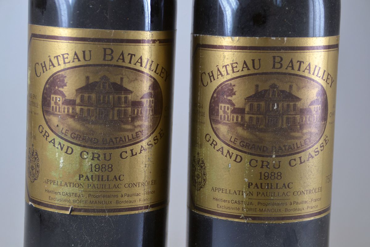 Detail a: 2 Flaschen 1988 Chateau Batailley, Pauillac,je ca. 750ml, 12,5% Vol., Into Neck, Etikettenl. lädiert