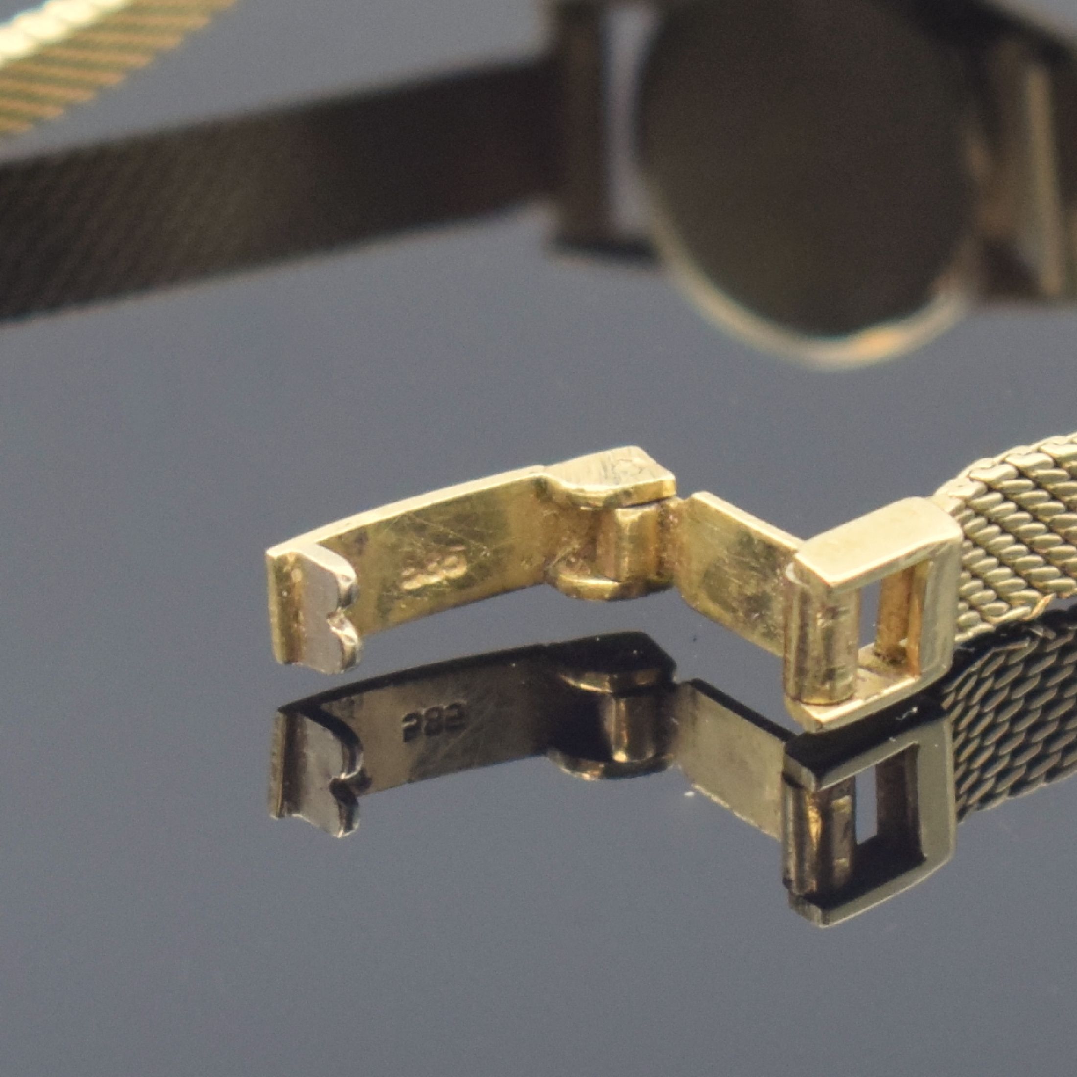 Detail b: AERO Damenarmbanduhr in GG 585/000, Schweiz um 1965, Handaufzug, gedr. Geh., abnehmbares Milanaiseband, silb. Zifferbl., gold. Indizes u. -zeiger, ...