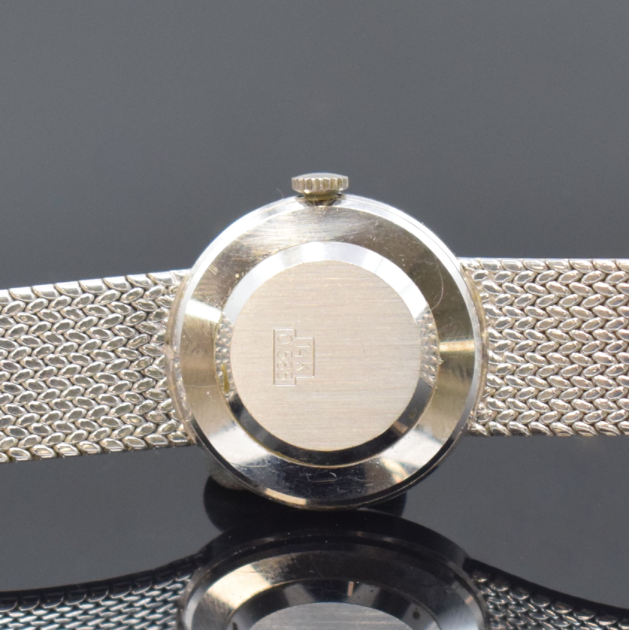 Detail c: EXQUISIT diamantbesetzte Damenarmbanduhr in WG 585/000, Schweiz/Deutschland um 1965, Handaufzug, gedr. Geh., anges. Milanaiseband, silb. Zifferbl., ...