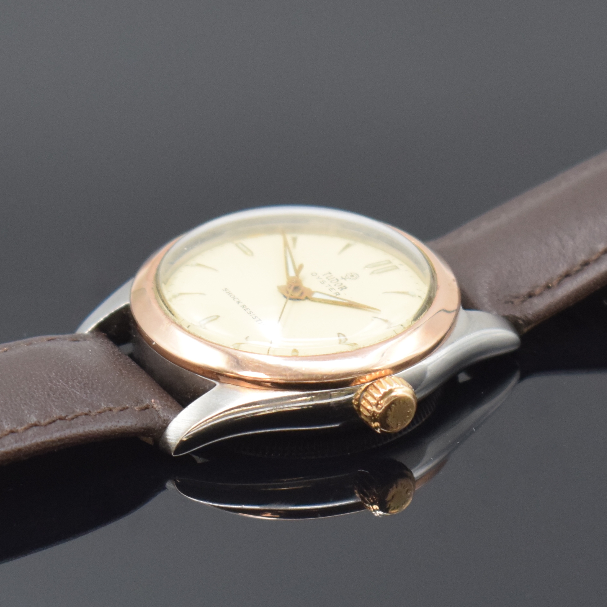 Detail b: TUDOR Oyster Armbanduhr in Stahl/Gold Referenz 7803, Schweiz um 1955, Handaufzug, Boden u. Krone verschr., cremefarb. Zifferbl. rest., gold. ...