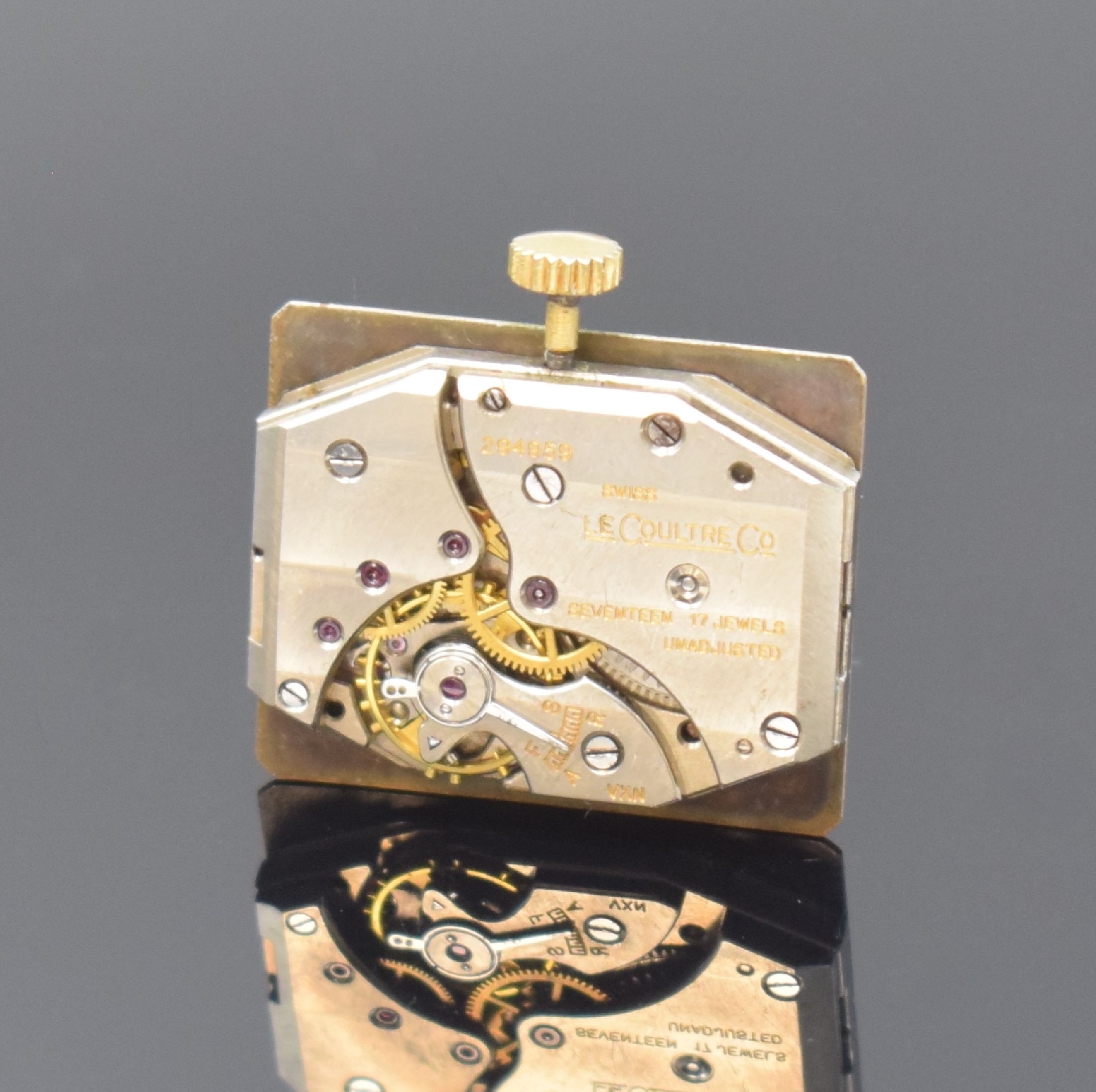 Detail d: LeCoultre 10k Gold filled Armbanduhr, Schweiz/USA um 1955, Handaufzug, Boden aufgedr., silb. Zifferbl. pat./fl., gold. arab. Zahlen, gold. Zeiger, ...
