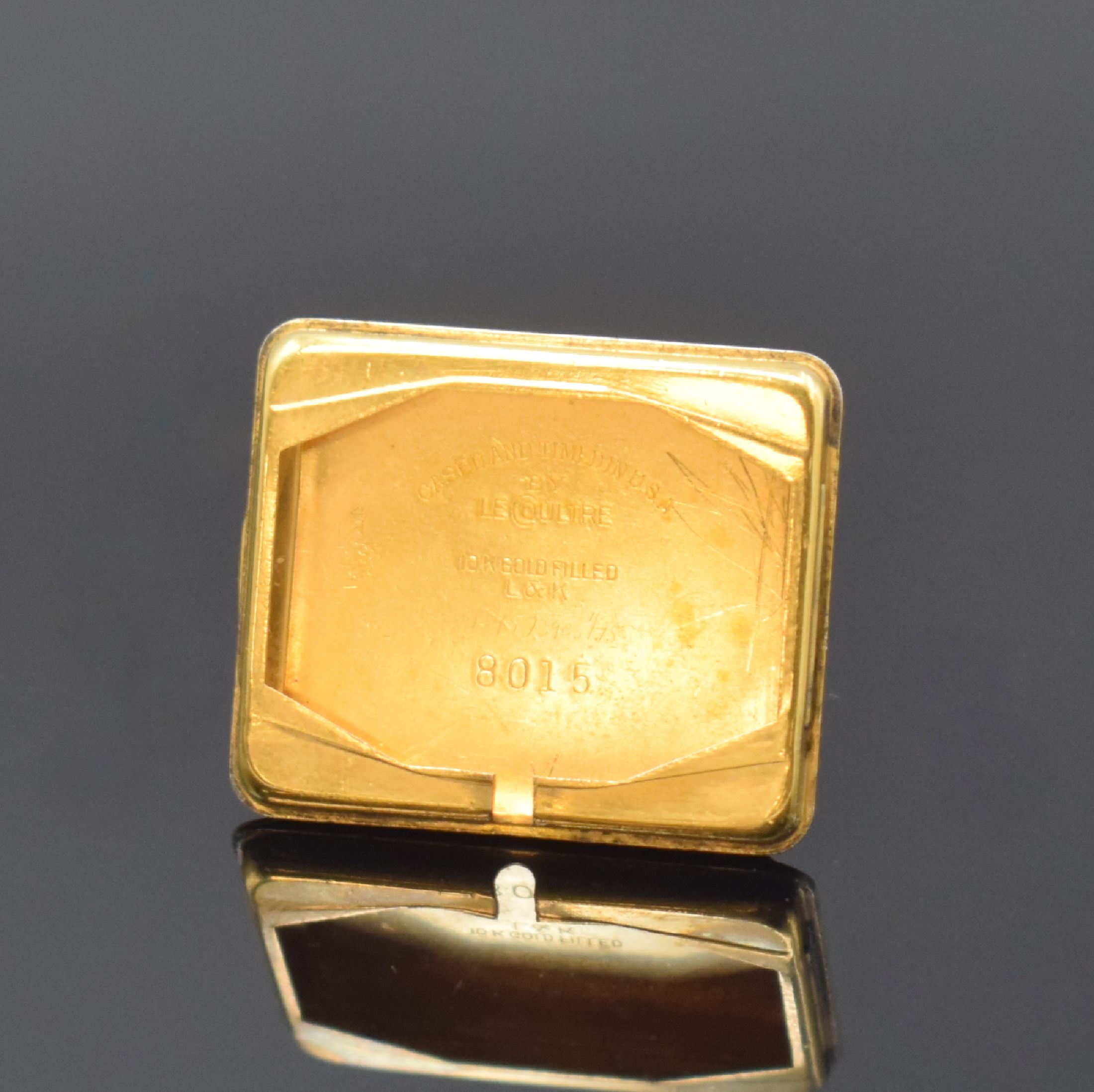 Detail e: LeCoultre 10k Gold filled Armbanduhr, Schweiz/USA um 1955, Handaufzug, Boden aufgedr., silb. Zifferbl. pat./fl., gold. arab. Zahlen, gold. Zeiger, ...
