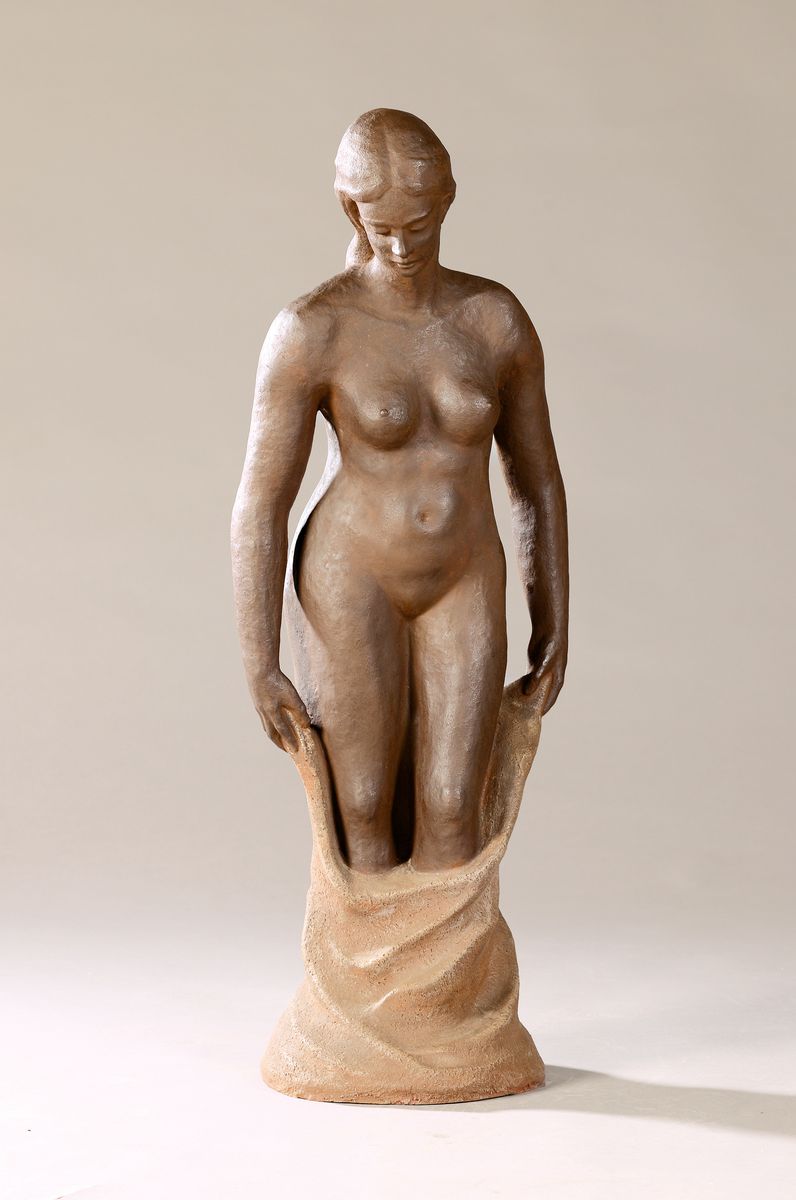 Große Keramikskulptur, sign. Steinhardt, stehender weiblicher Akt mit Tuch, signiert, H. ca. 88cm