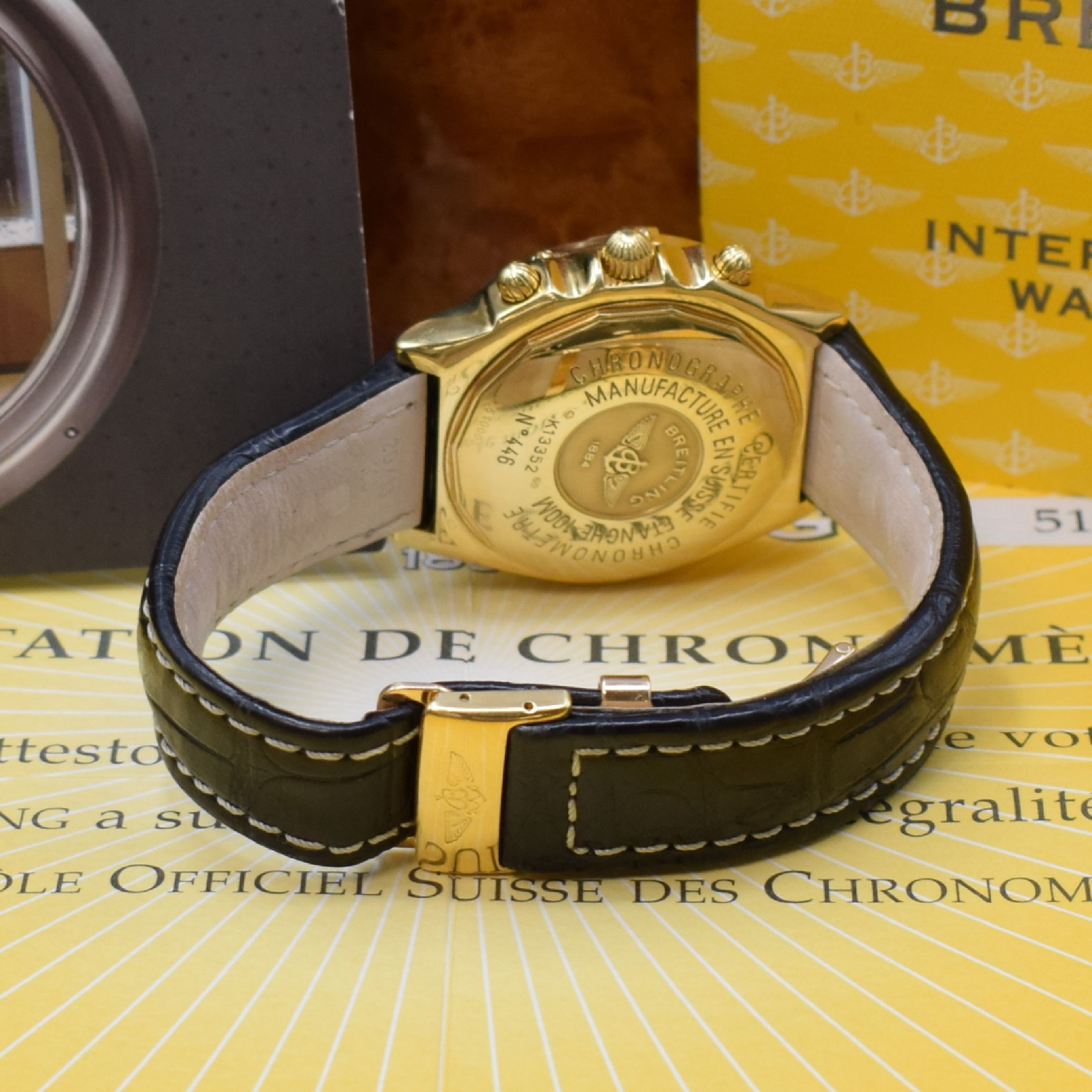 Detail b: BREITLING Herrenchronograph Chronomat in GG 750/000 Referenz K13352 in Chronometerqualität, Schweiz um 2002, Automatik, Lederband m. orig. Faltschl. ...
