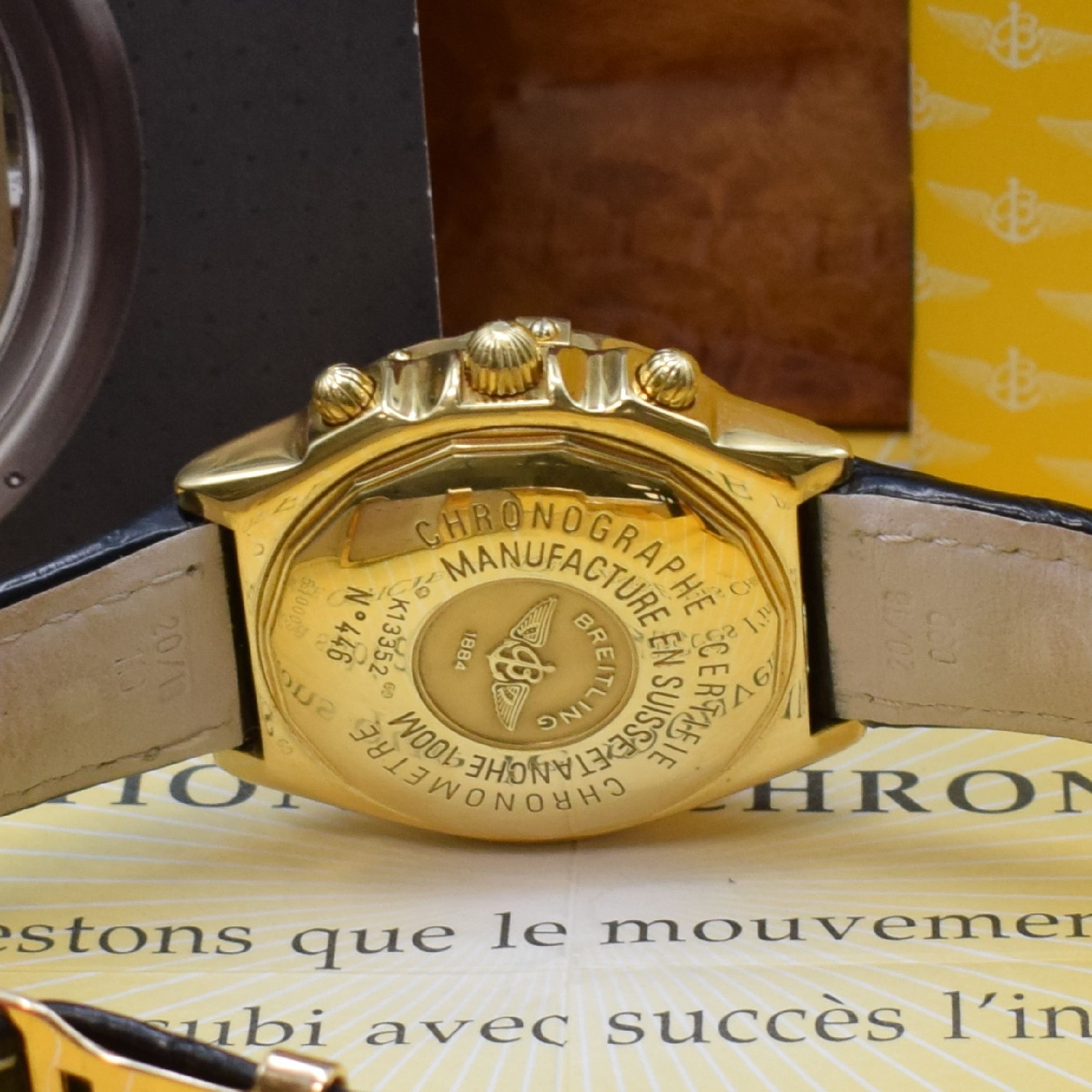Detail d: BREITLING Herrenchronograph Chronomat in GG 750/000 Referenz K13352 in Chronometerqualität, Schweiz um 2002, Automatik, Lederband m. orig. Faltschl. ...
