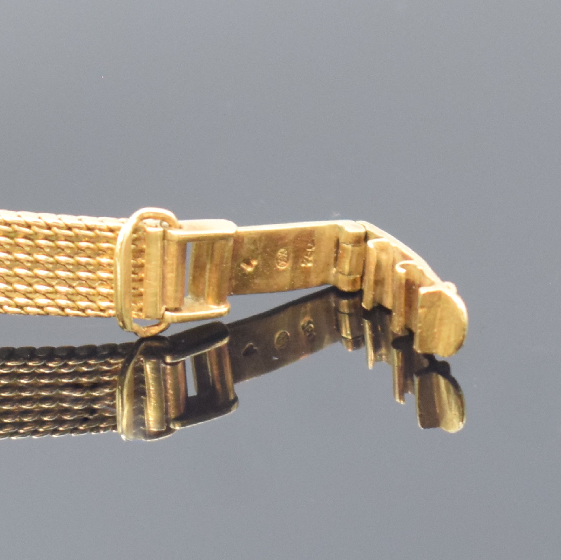 Detail b: ALPINA Damenarmbanduhr in GG 750/000, Handaufzug, Schweiz um 1960, 2-teil. Geh., Boden aufgedr., silb. Zifferbl. m. aufgel. Indizes altersbed. fl., ...
