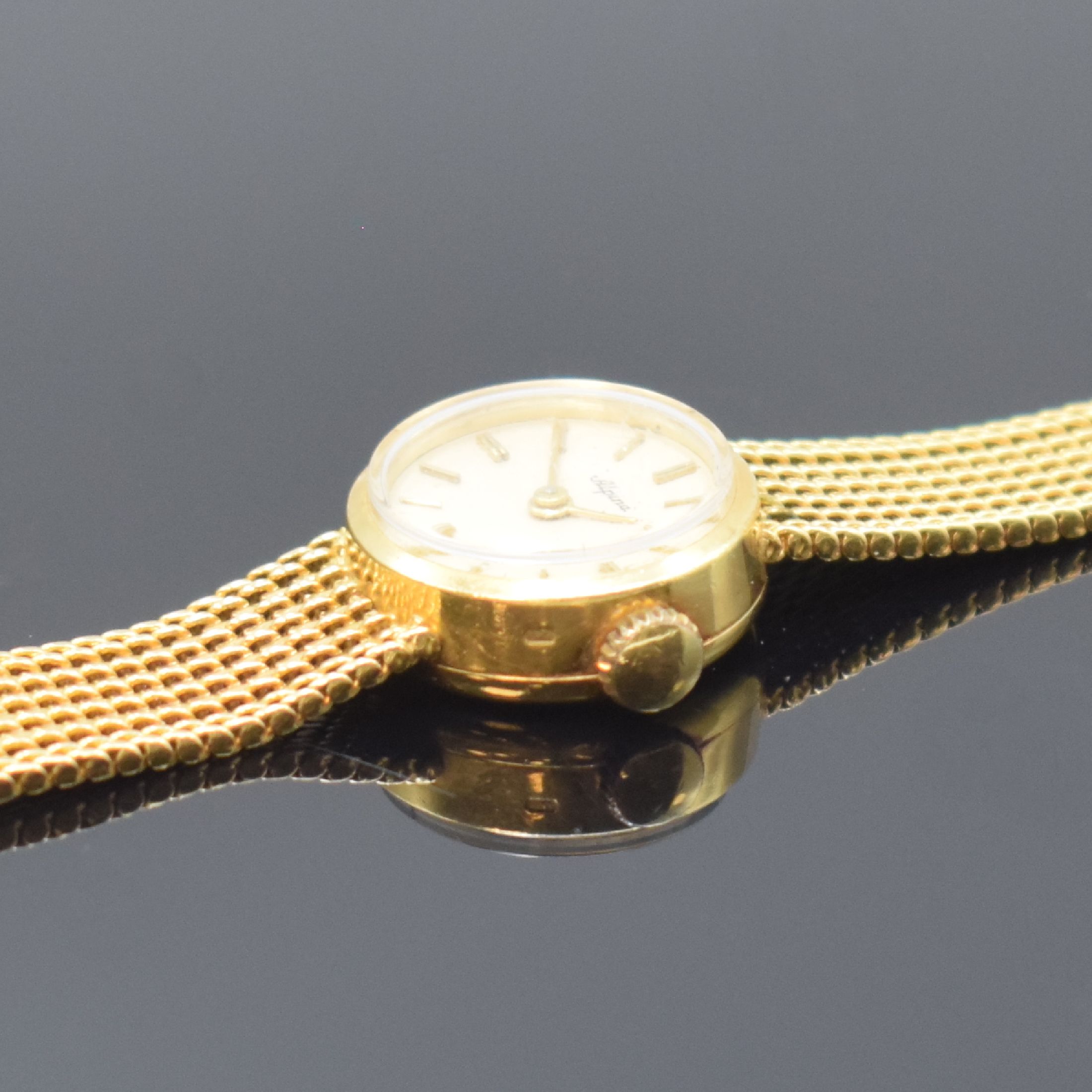 Detail c: ALPINA Damenarmbanduhr in GG 750/000, Handaufzug, Schweiz um 1960, 2-teil. Geh., Boden aufgedr., silb. Zifferbl. m. aufgel. Indizes altersbed. fl., ...