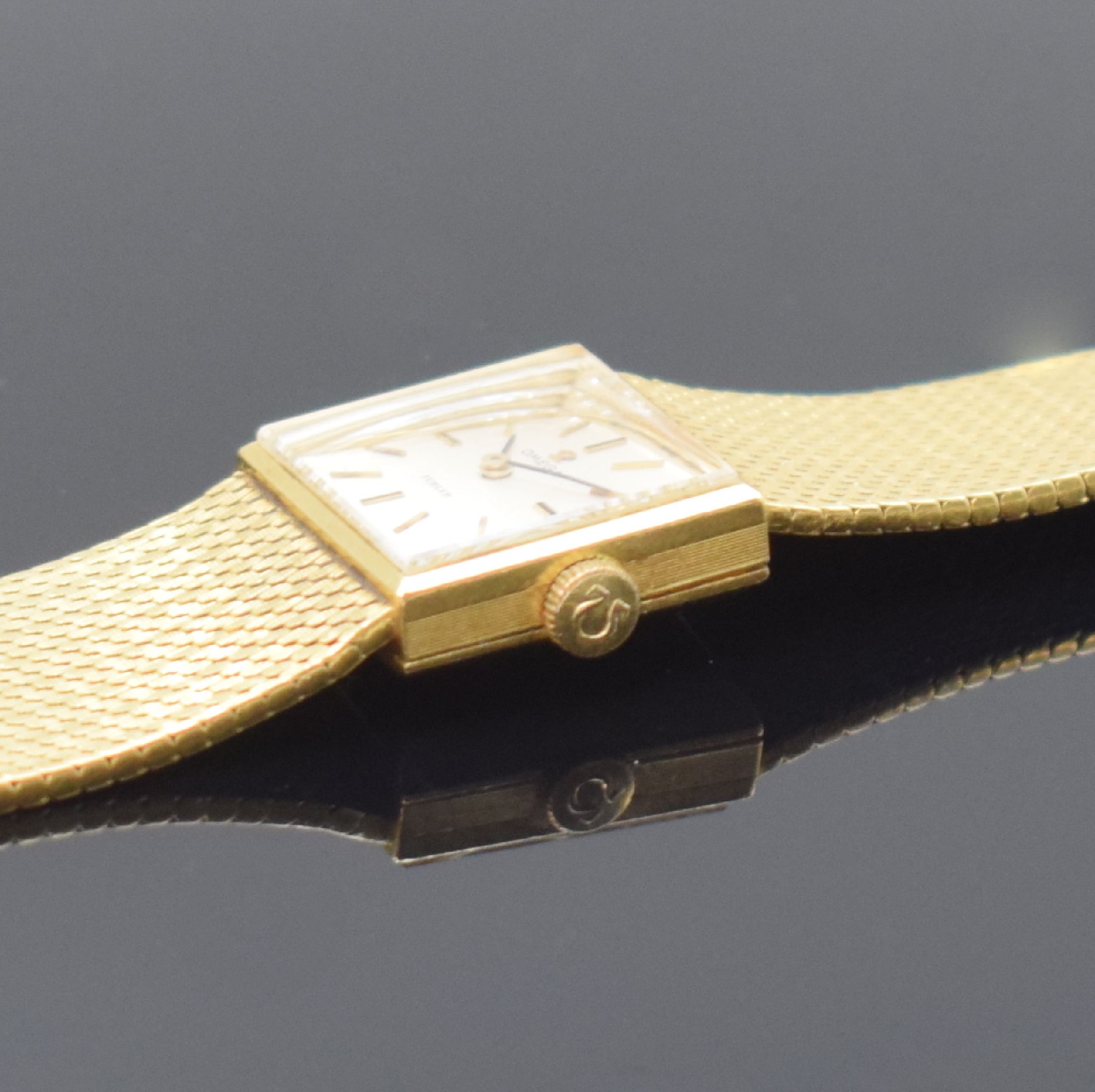 Detail d: OMEGA / TÜRLER Damenarmbanduhr in GG 750/000 Referenz 8108, Handaufzug, 2-teil. Geh., Boden aufgedr., silb. Zifferbl. m. aufgel. Indizes l. fl., ...