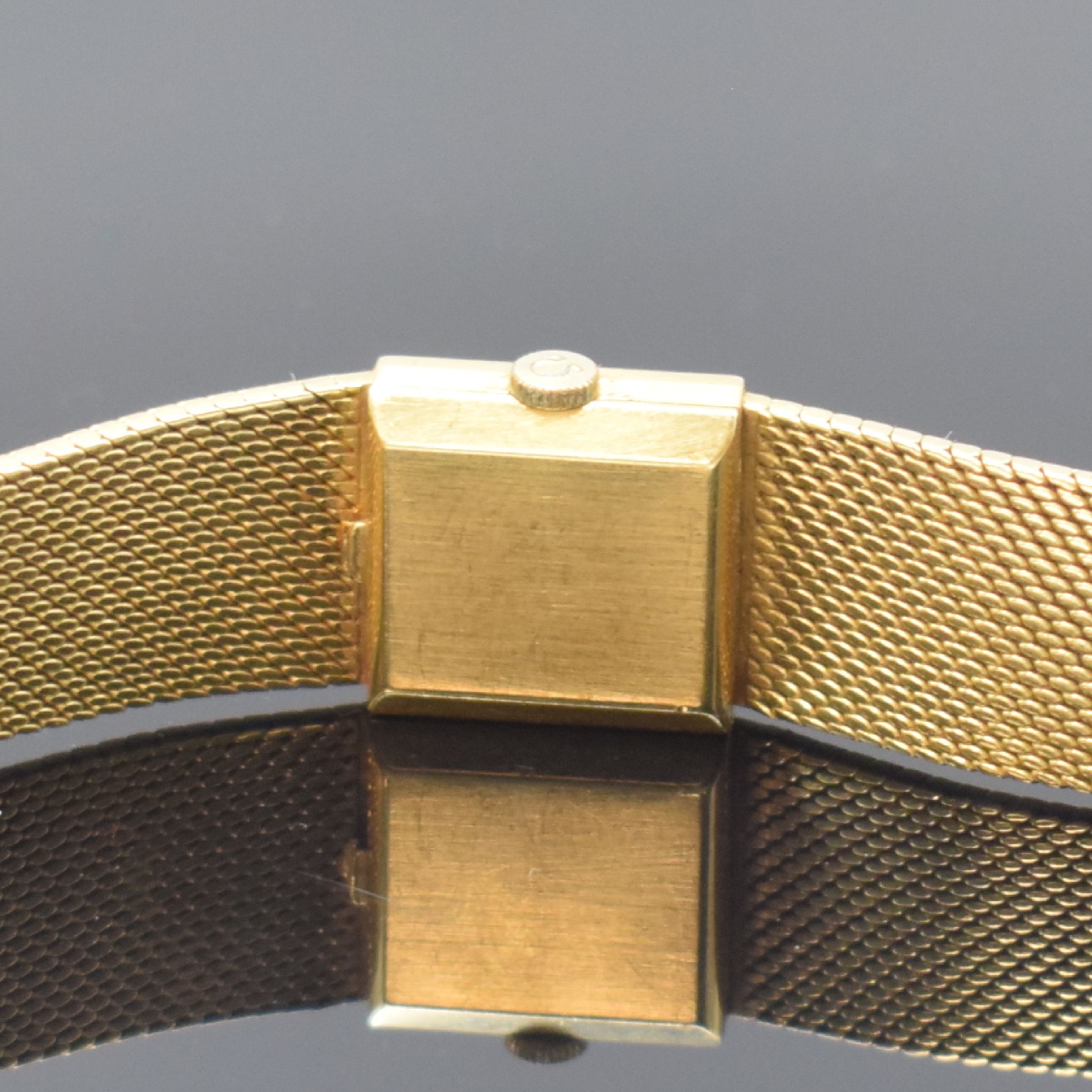 Detail e: OMEGA / TÜRLER Damenarmbanduhr in GG 750/000 Referenz 8108, Handaufzug, 2-teil. Geh., Boden aufgedr., silb. Zifferbl. m. aufgel. Indizes l. fl., ...