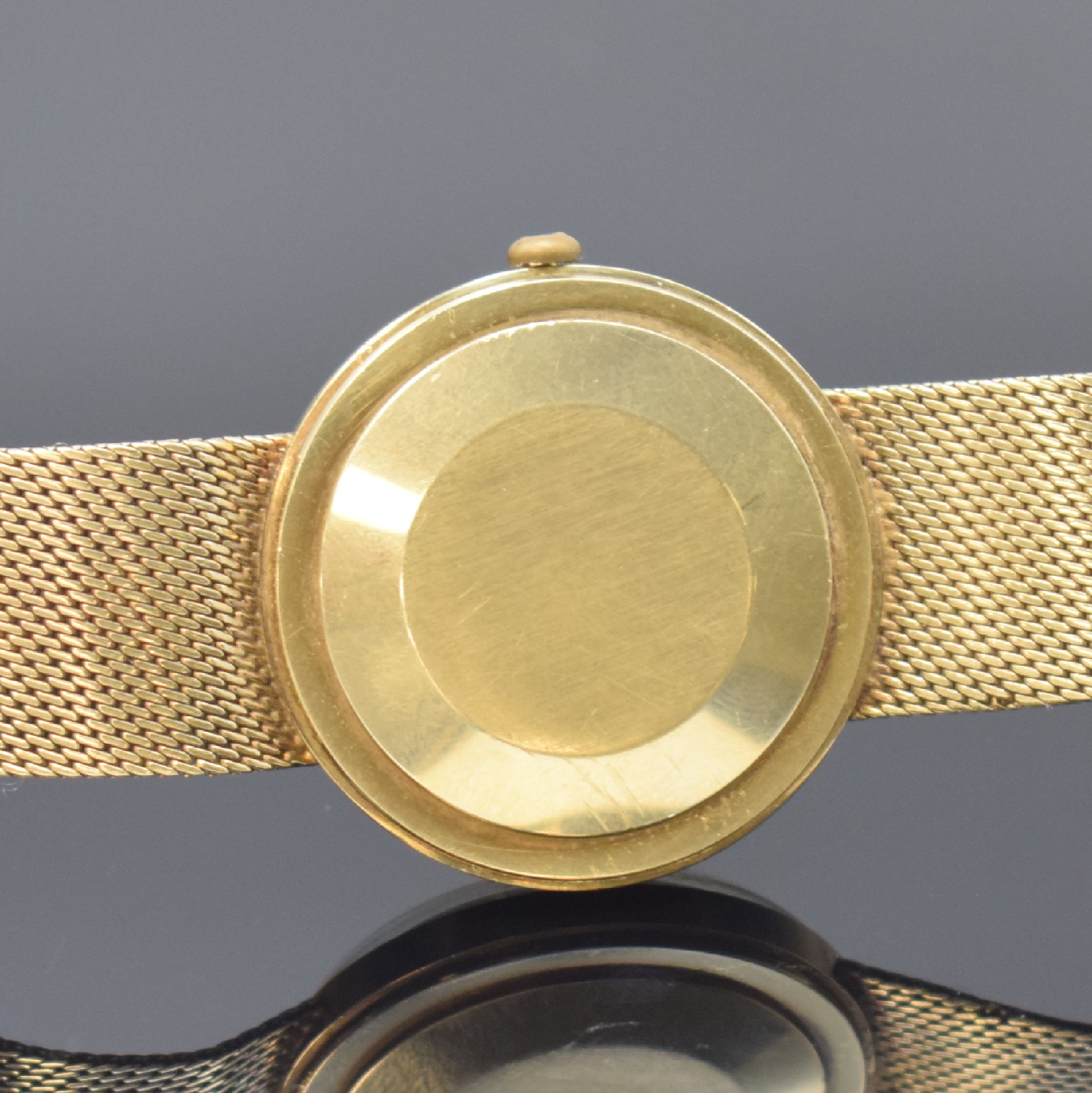 Detail e: TISSOT Visodate Armbanduhr in GG 585/000 Referenz 6359, Schweiz um 1970, Automatik, Boden aufgedr., Milanaiseband, gold. Zifferbl. mit aufges. ...