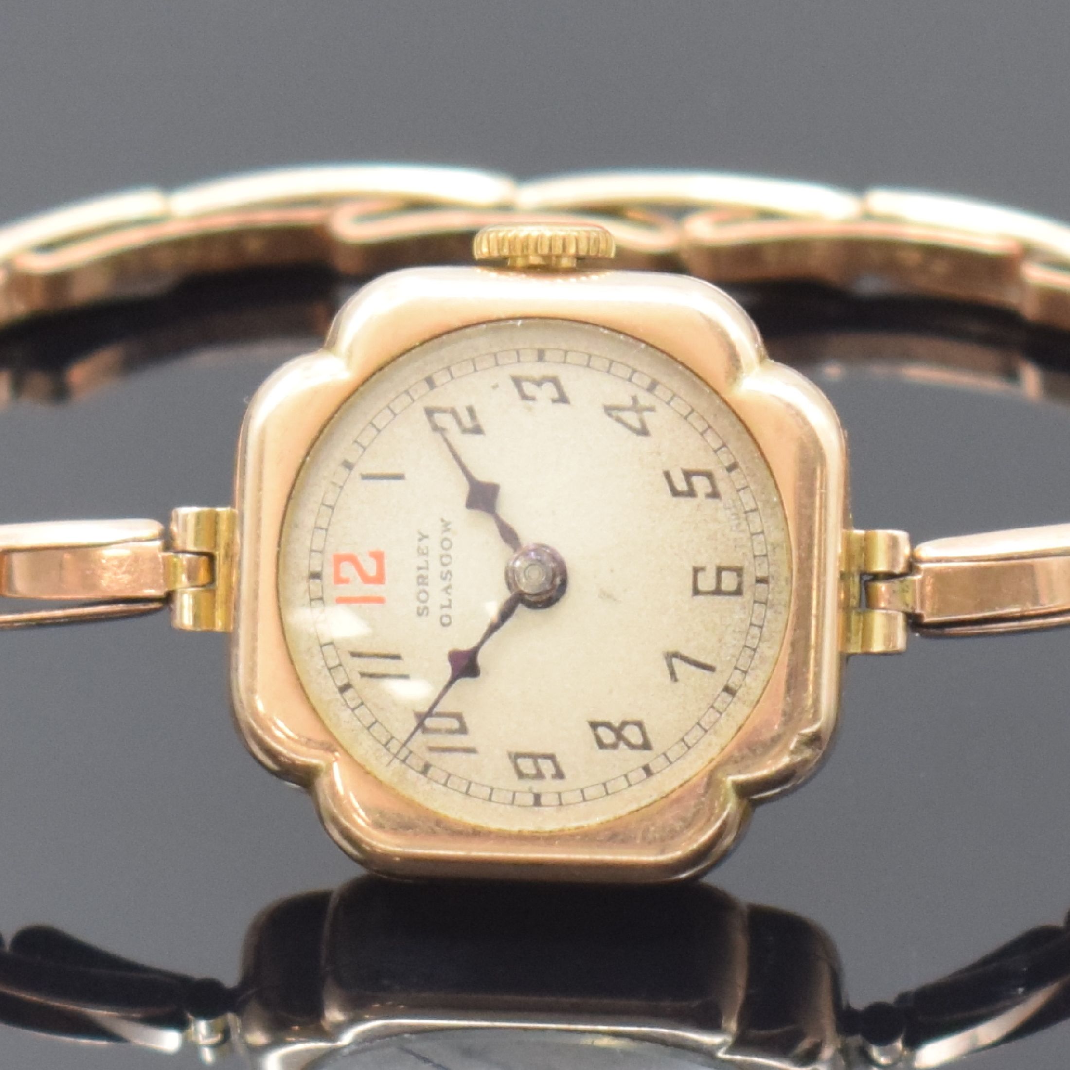 Detail a: SORLEY GLASGOW kleine Armbanduhr in RG 375/000, Schweiz / England um 1940, 3-teil. Geh. an Flexband, Boden m. Widmungsgravur und Glasrand aufgedr., ...