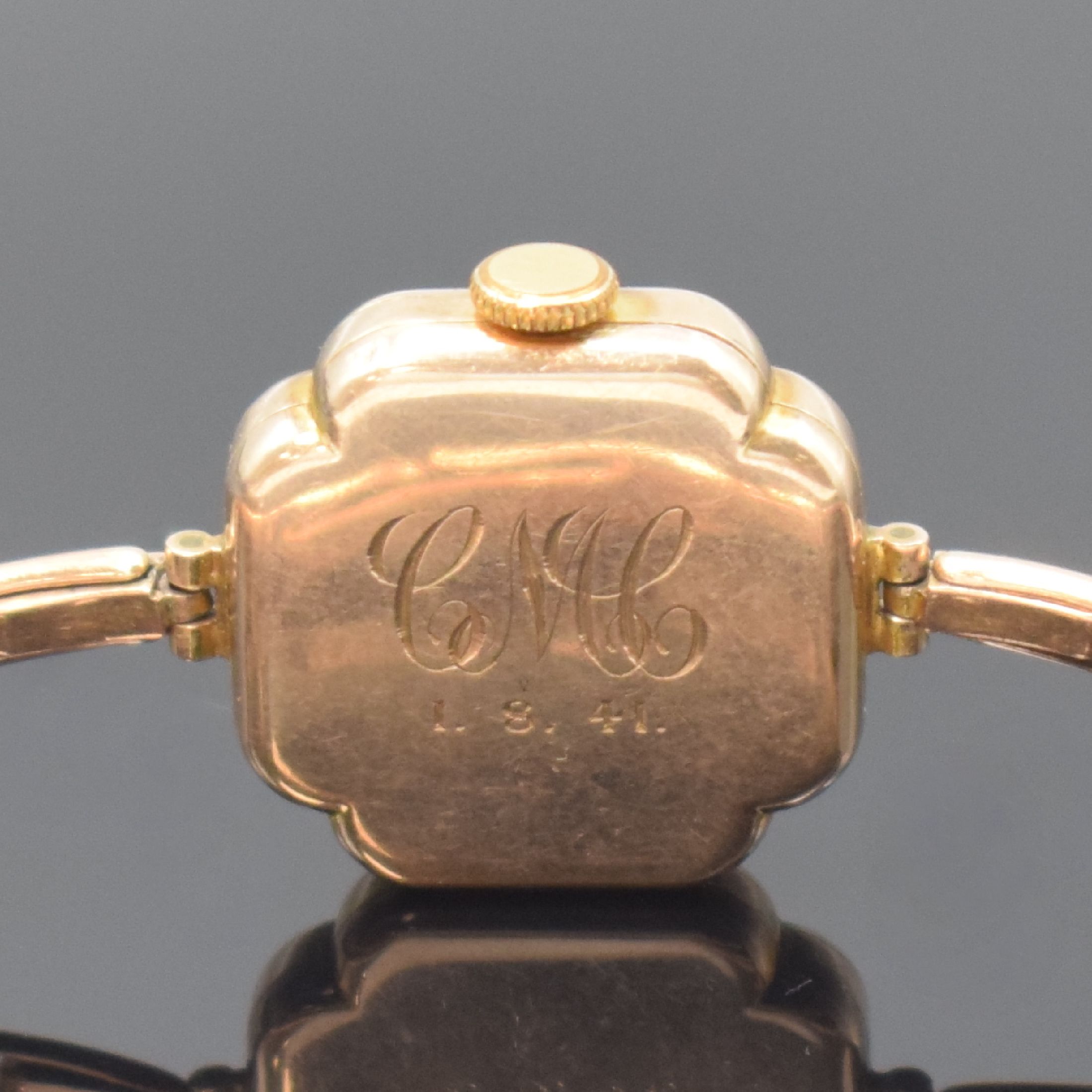Detail c: SORLEY GLASGOW kleine Armbanduhr in RG 375/000, Schweiz / England um 1940, 3-teil. Geh. an Flexband, Boden m. Widmungsgravur und Glasrand aufgedr., ...