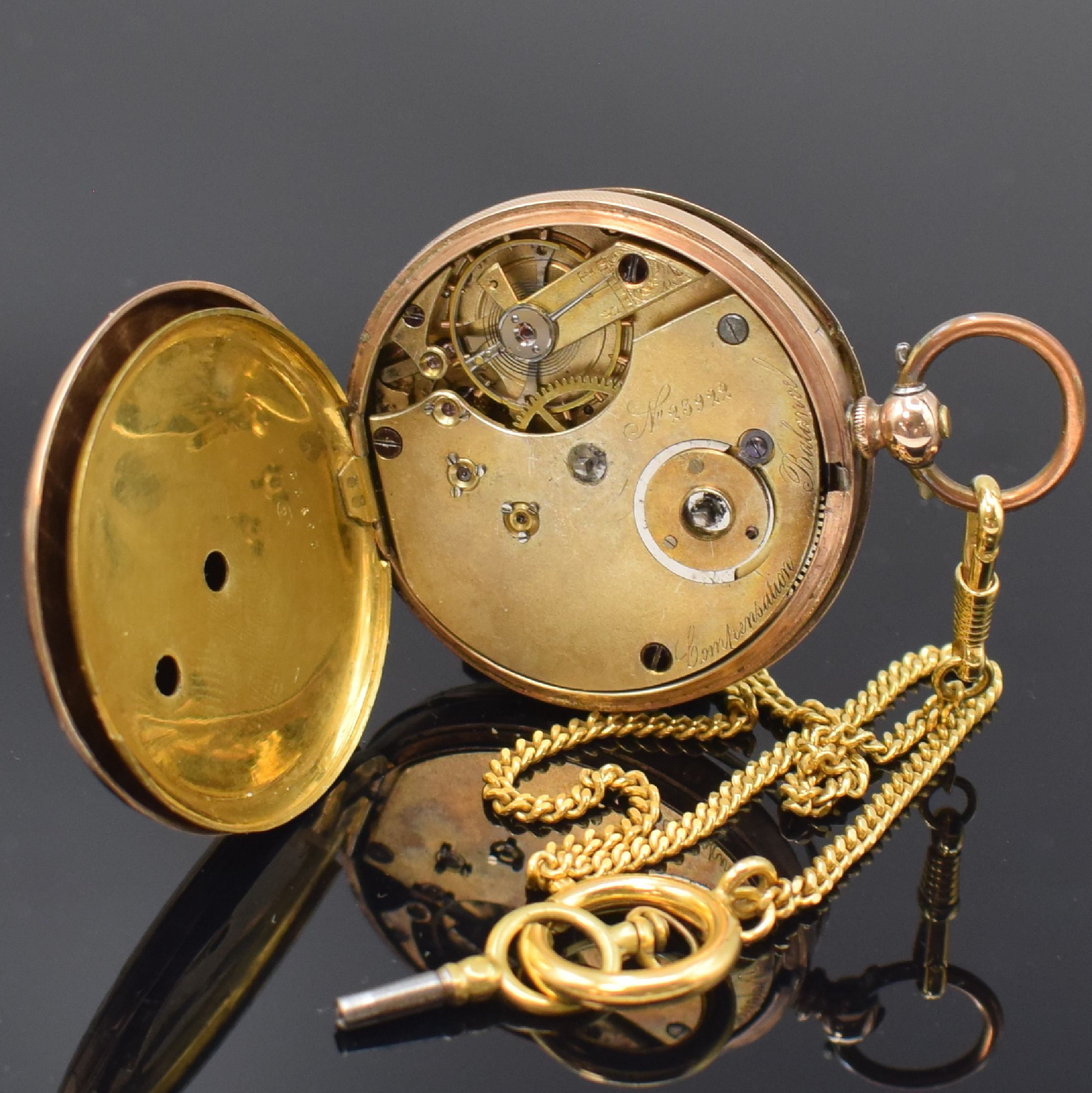Detail c: Offene Taschenuhr in RG 585/000, Schweiz um 1870, Schlüsselaufzug, guill. u. grav. Geh. dell., Metallcuvette, guill. Zifferbl. verg., gebl. Zeiger ...
