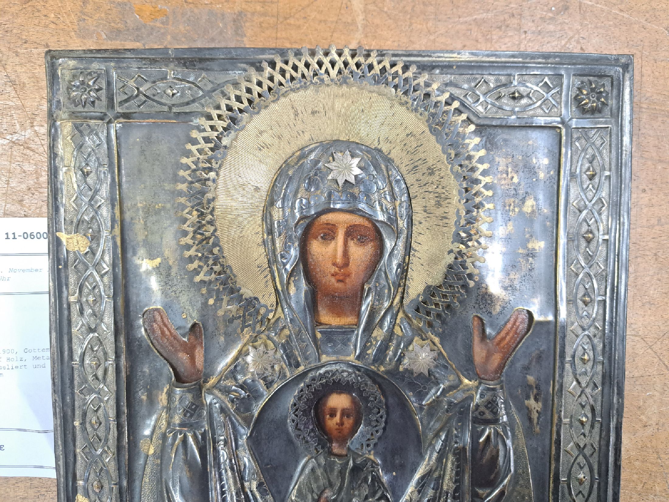 Detail c: Ikone, Russland, um 1900, Gottemustter mit Kind, Tempera auf Holz, Metalloklad versilbert, reich ziseliert und punziert, ca. 31x26cm